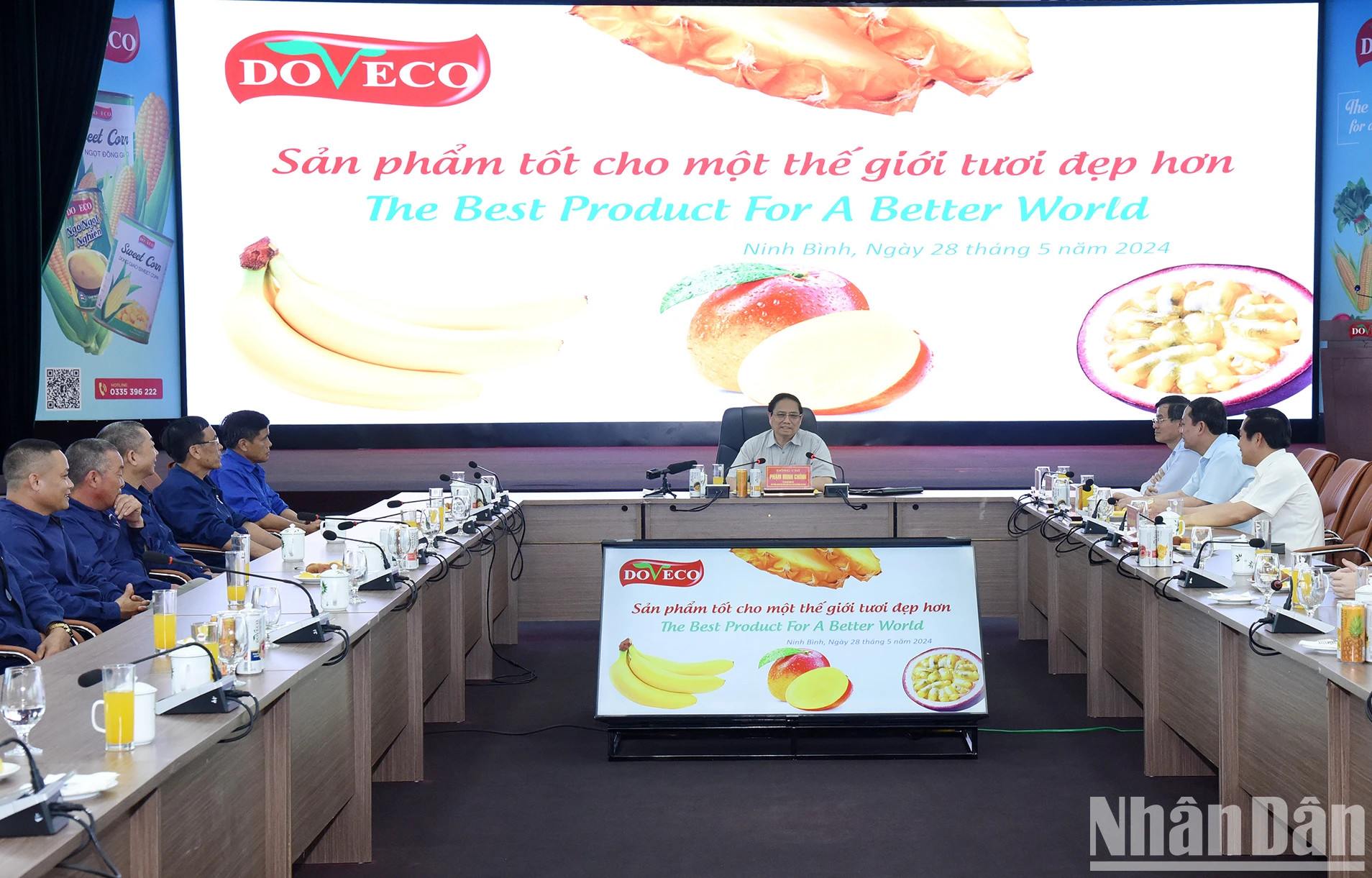 范明正总理和铜交食品出口股份公司举行工作会议。 范明正总理和铜交食品出口股份公司举行工作会议。