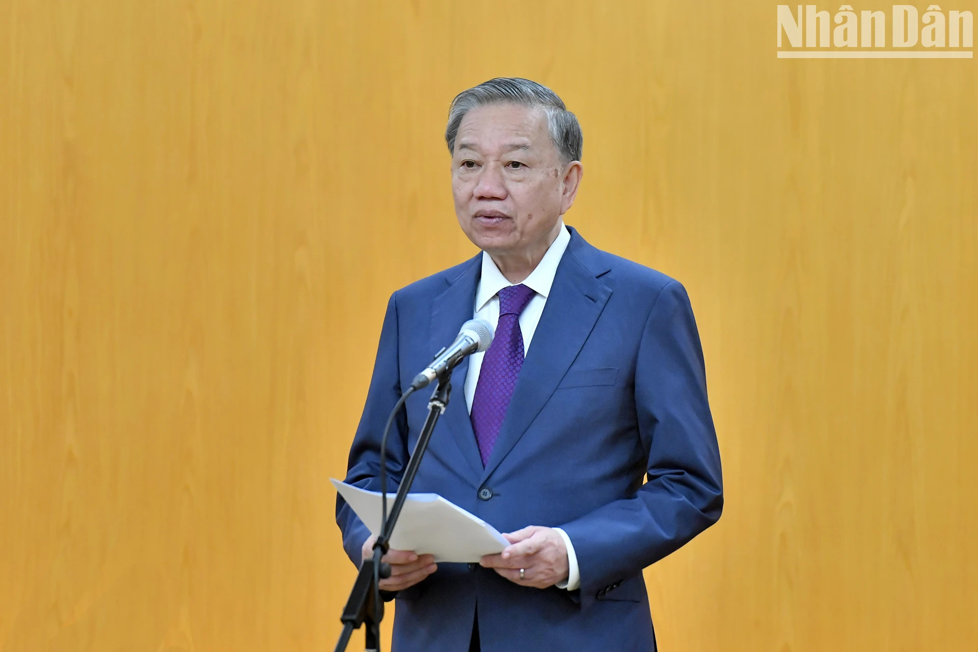 苏林总书记发表讲话。