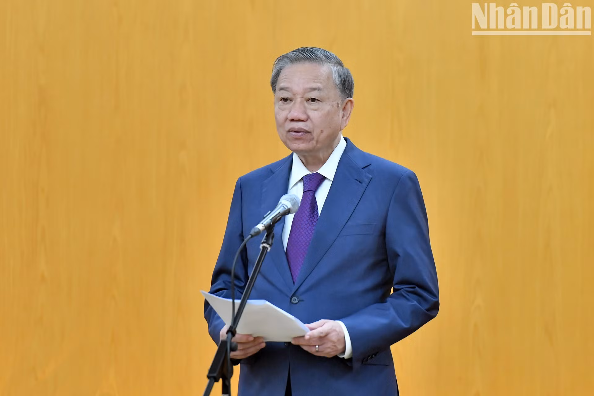 苏林总书记发表讲话。