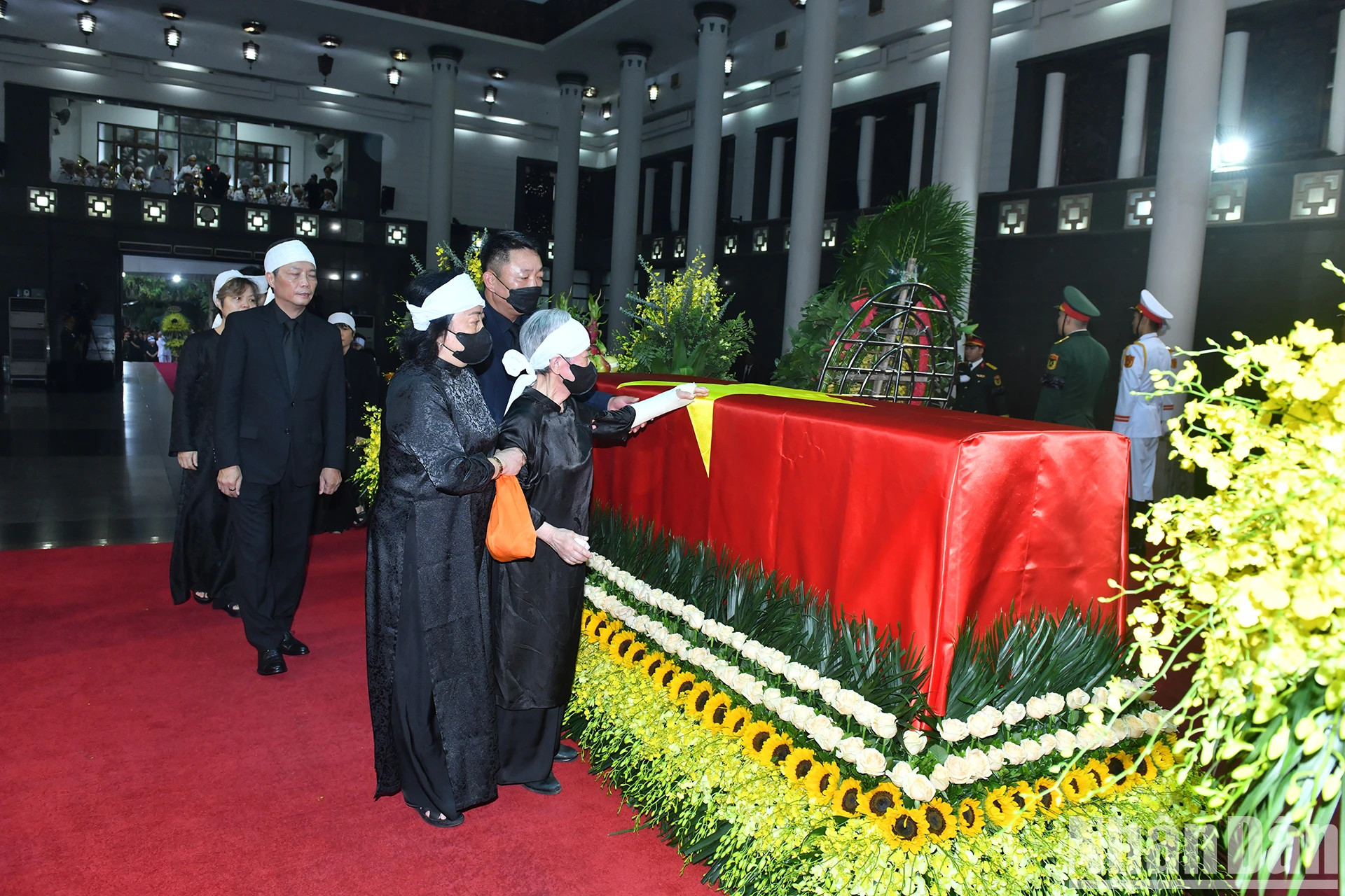 陈德良同志家属。 陈德良同志家属。