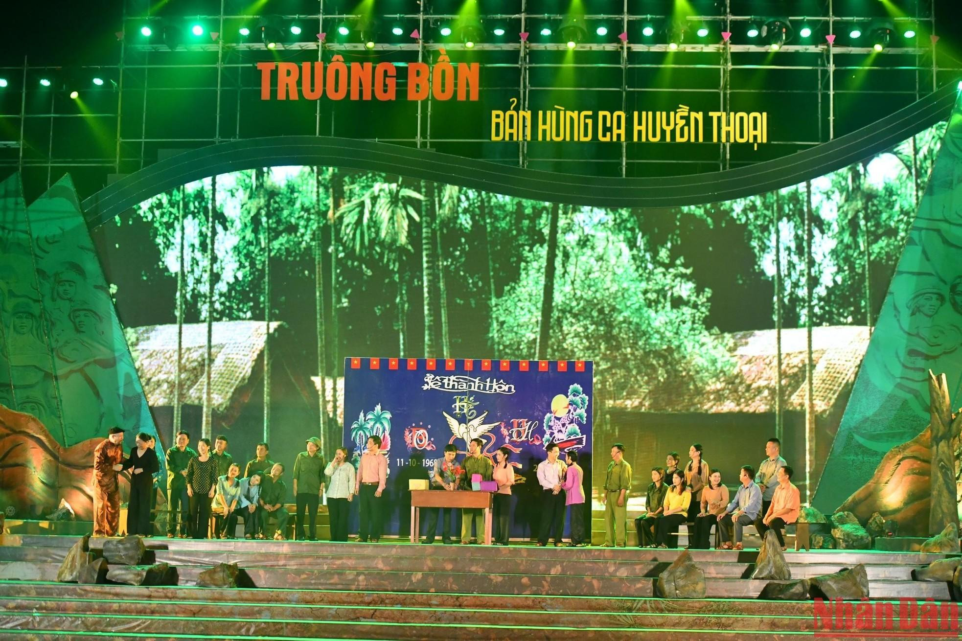 剧中的集体婚礼场景。 剧中的集体婚礼场景。