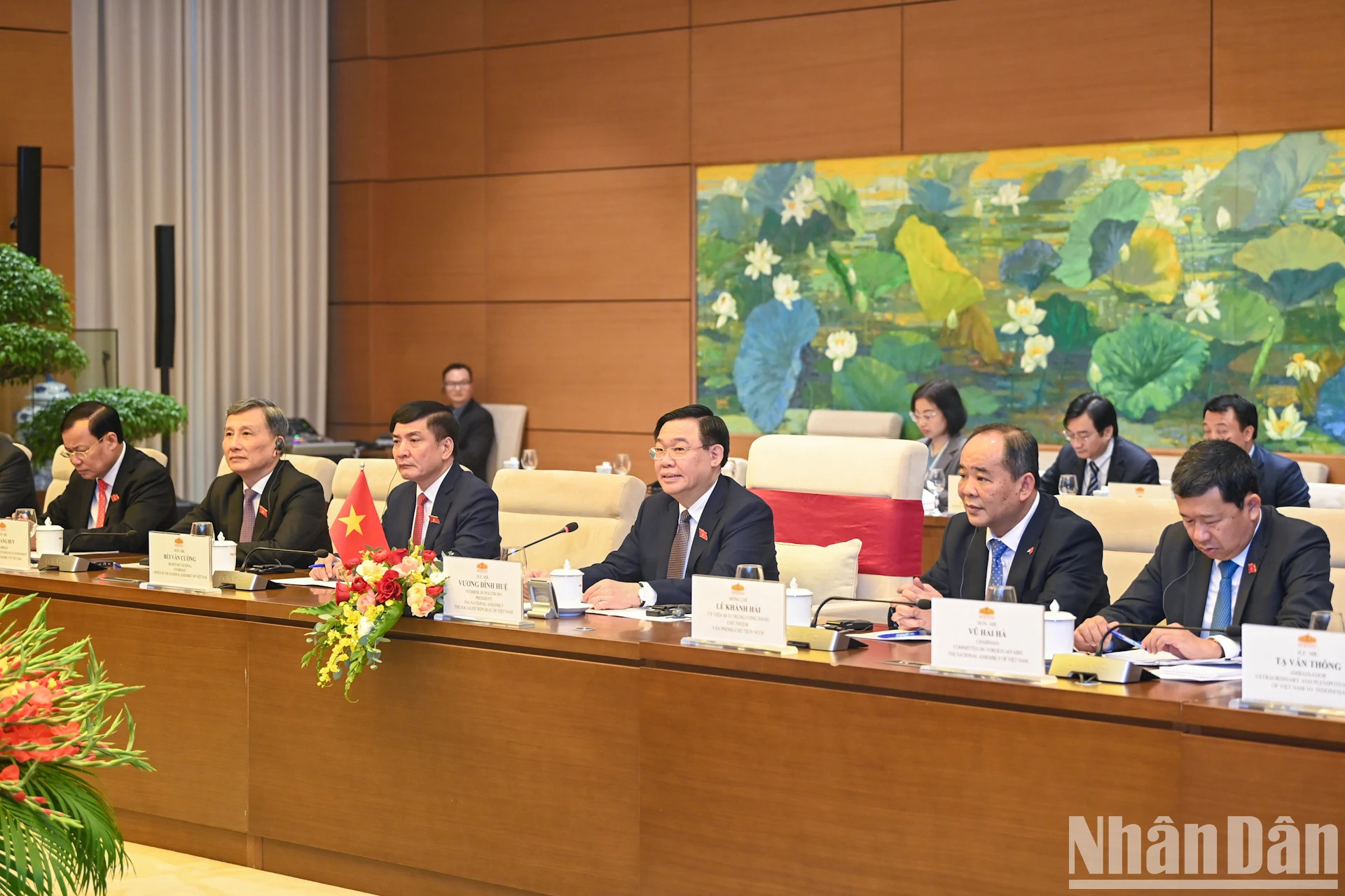 出席会见的越方代表。