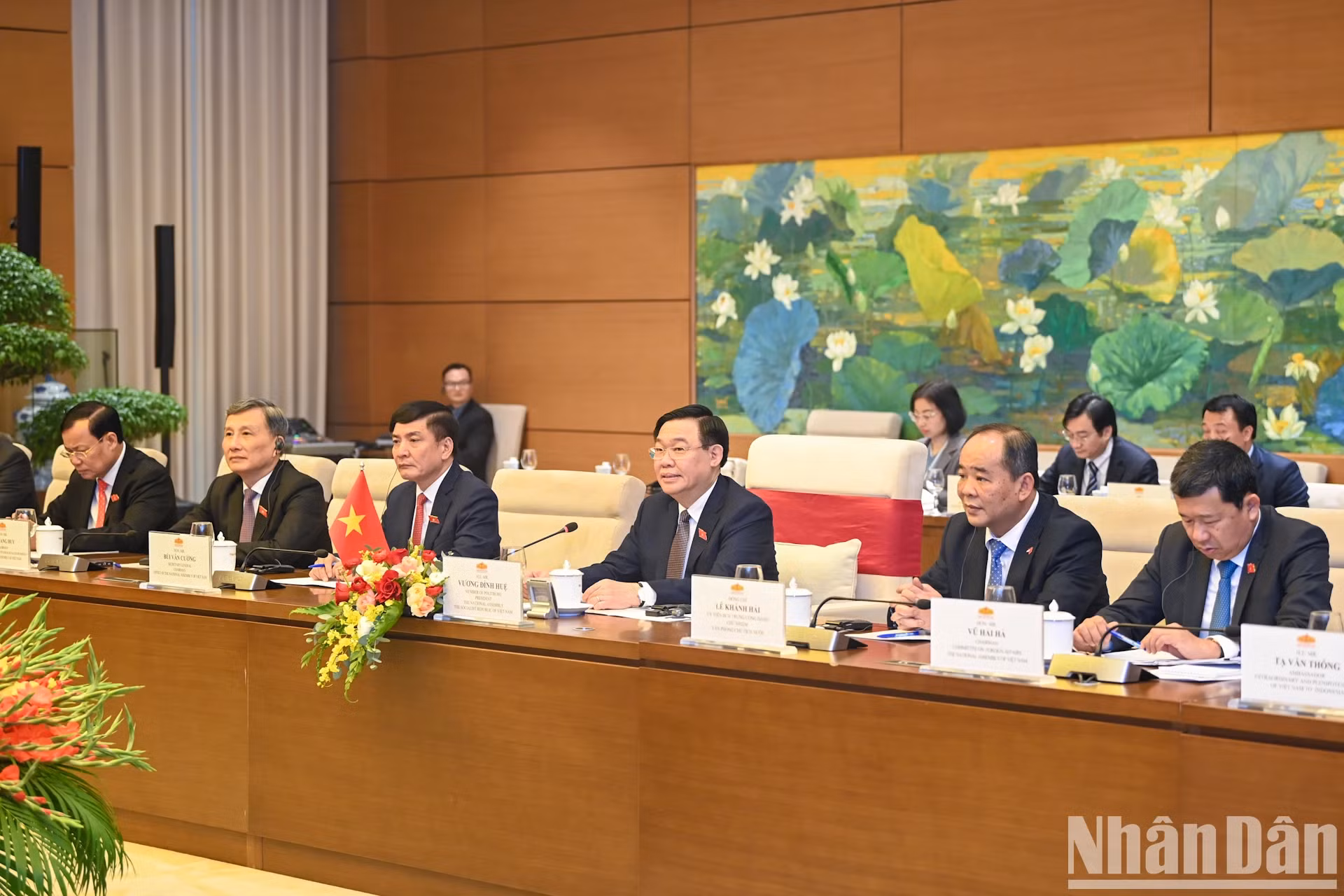 出席会见的越方代表。