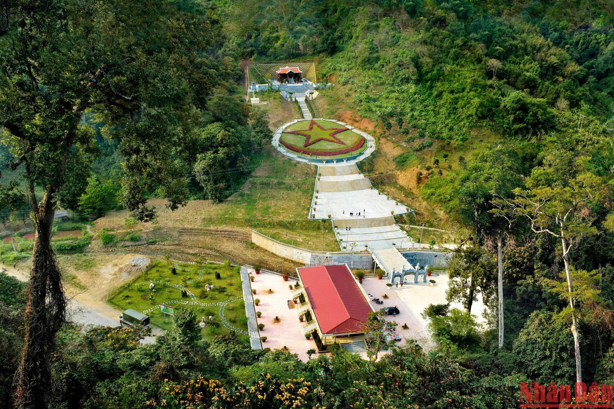 从高处俯瞰武元甲大将森林历史遗迹区。 从高处俯瞰武元甲大将森林历史遗迹区。