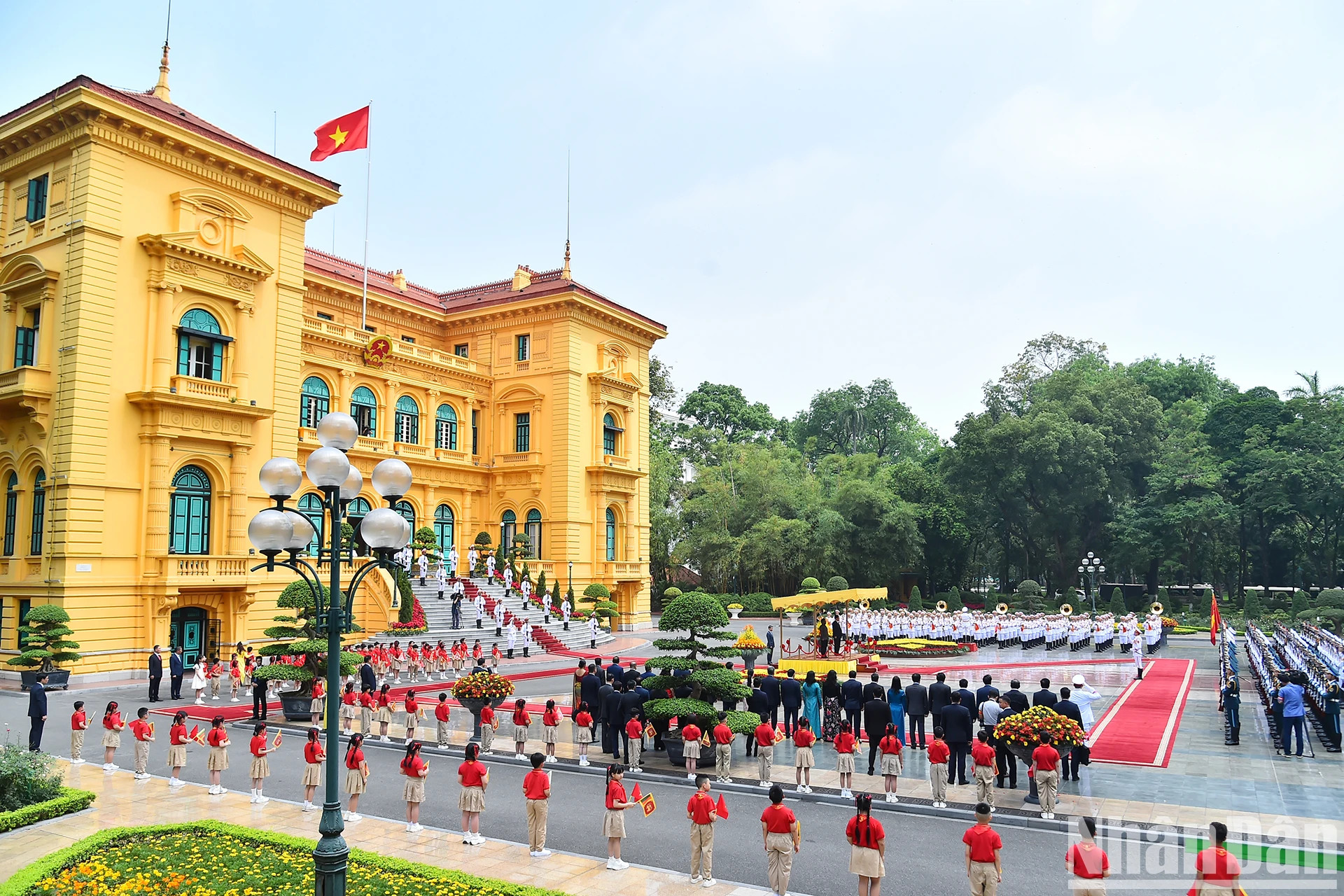 在主席府举行的斯里兰卡总统阿努拉·库马拉·迪萨纳亚克欢迎仪式场景。 在主席府举行的斯里兰卡总统阿努拉·库马拉·迪萨纳亚克欢迎仪式场景。