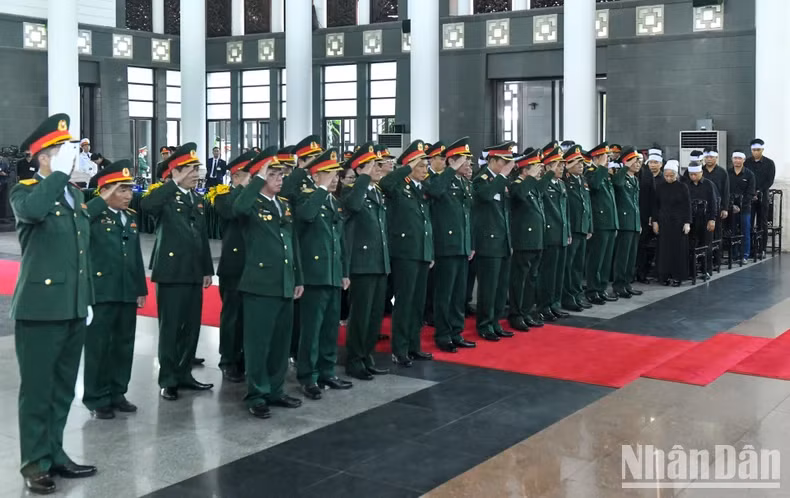 老战士代表团吊唁越共中央总书记阮富仲逝世。 老战士代表团吊唁越共中央总书记阮富仲逝世。