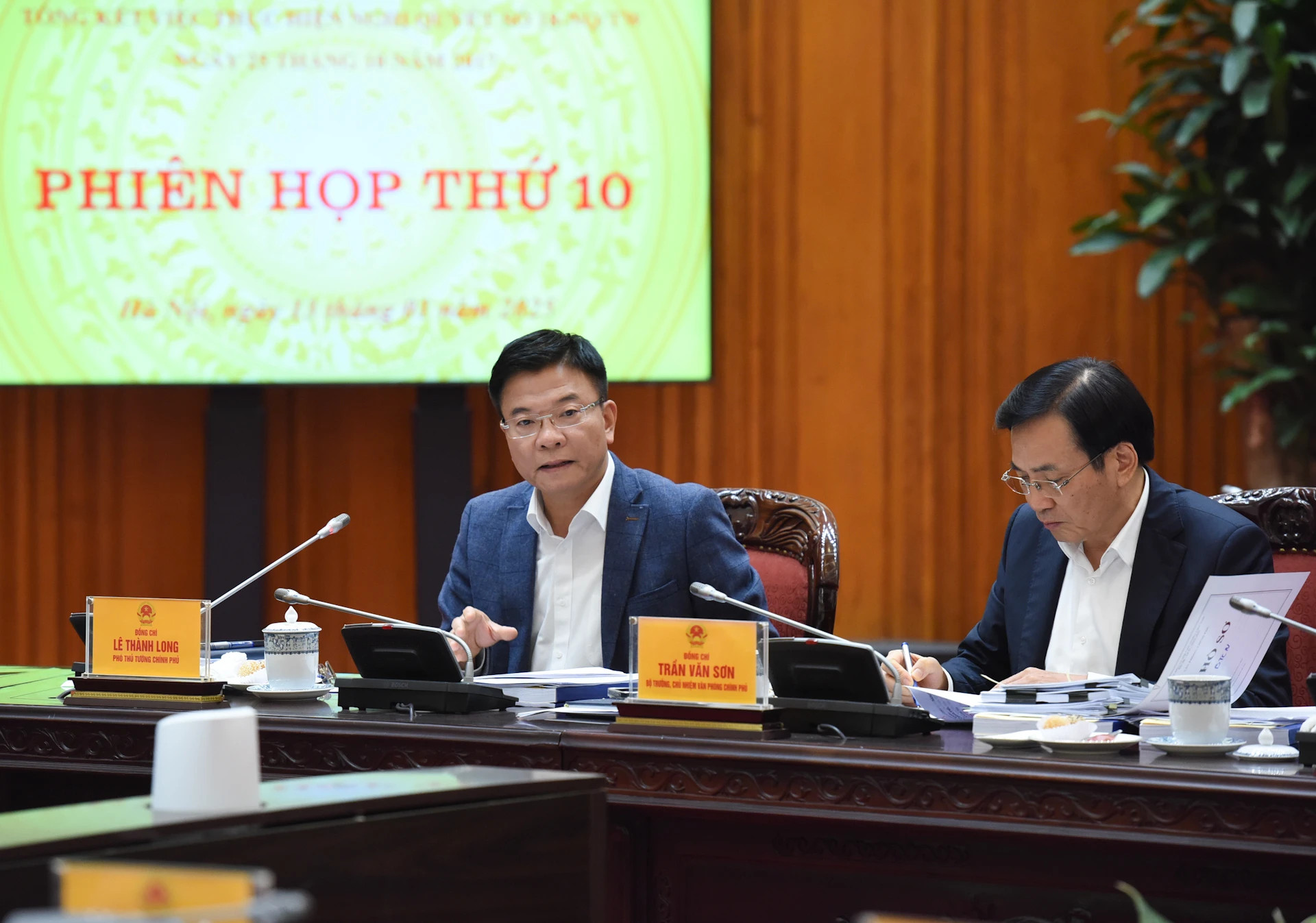 政府副总理黎成龙发表讲话。