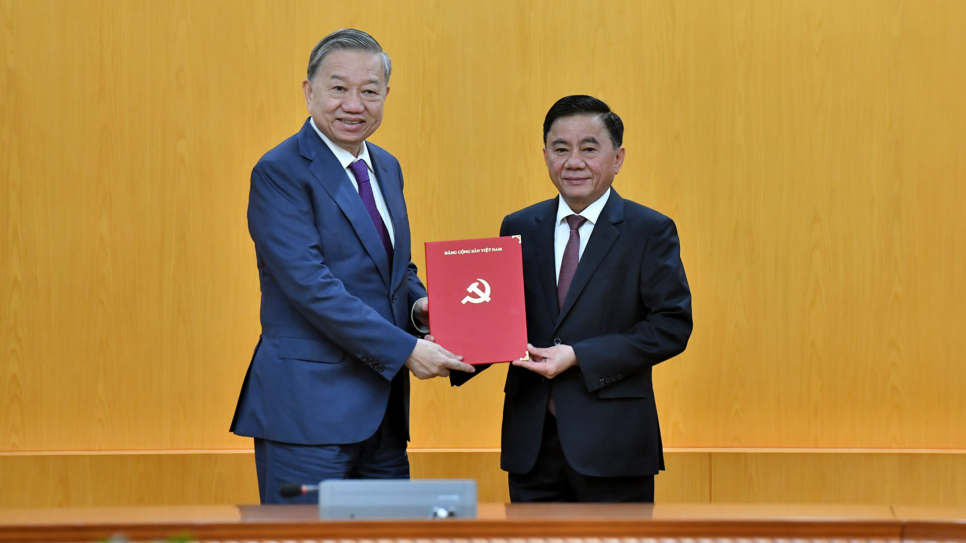 越共中央政治局分工陈锦绣同志担任越共中央书记处常务书记【组图】