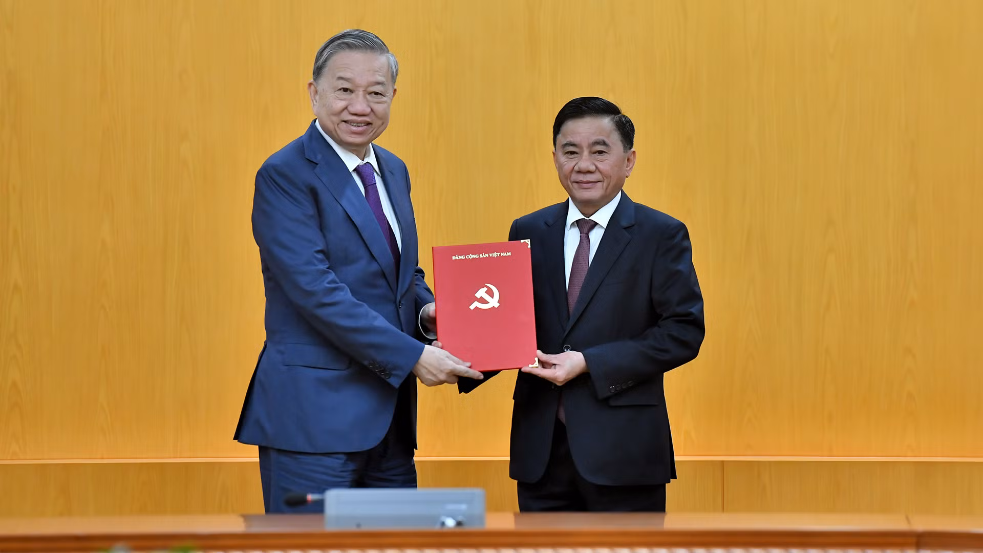 越共中央政治局分工陈锦绣同志担任越共中央书记处常务书记【组图】