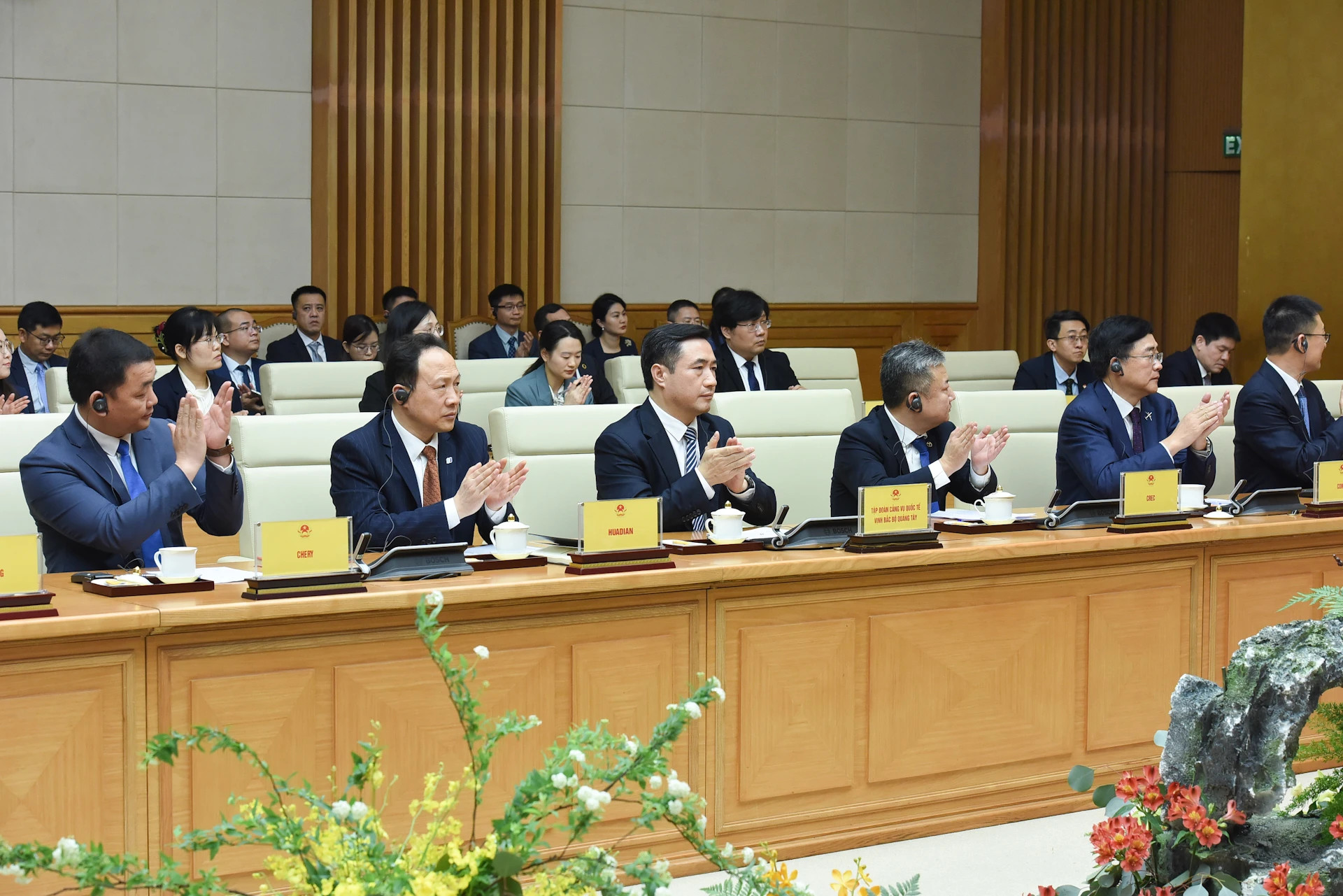 中国企业代表出席座谈会。