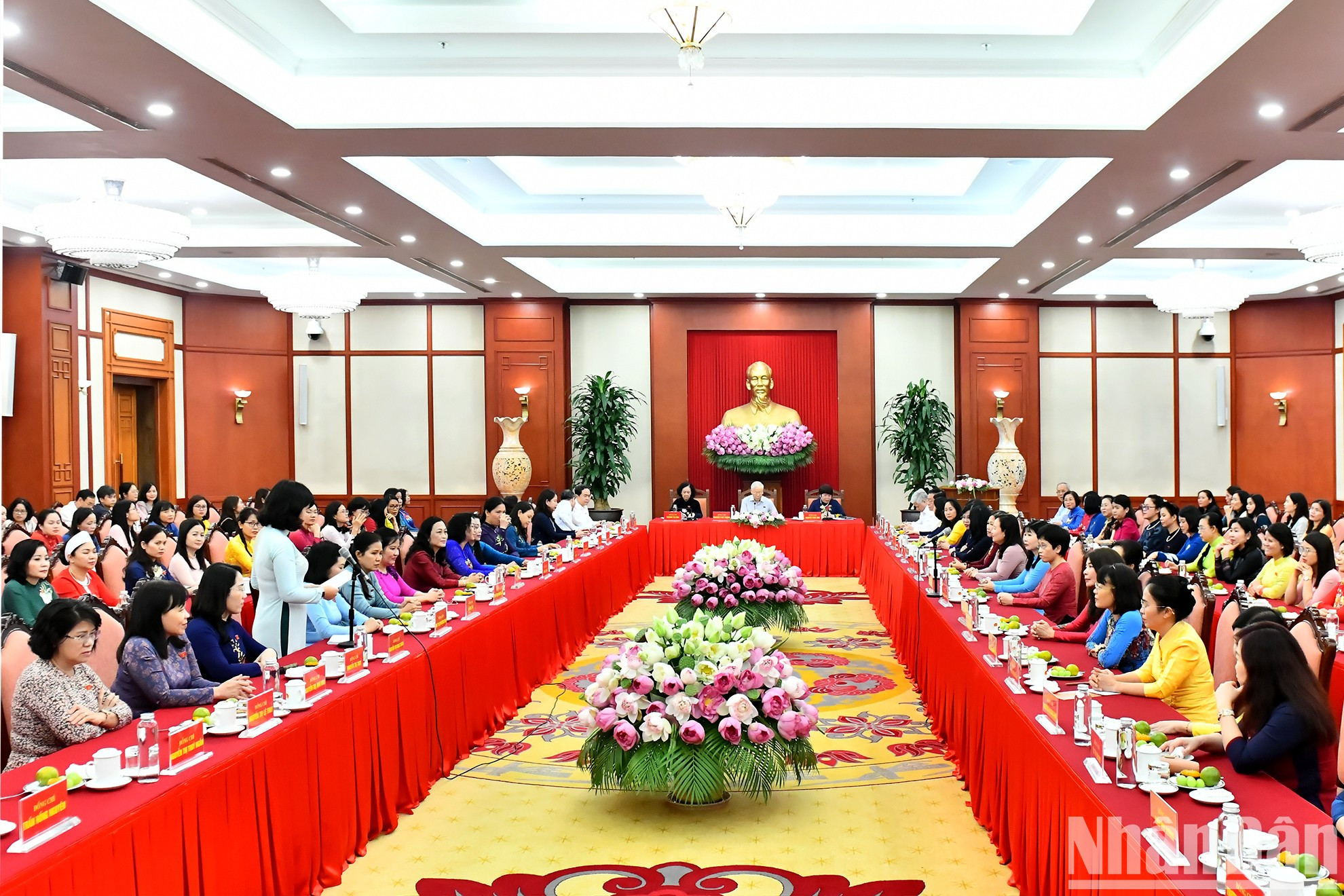 见面会场景。 见面会场景。