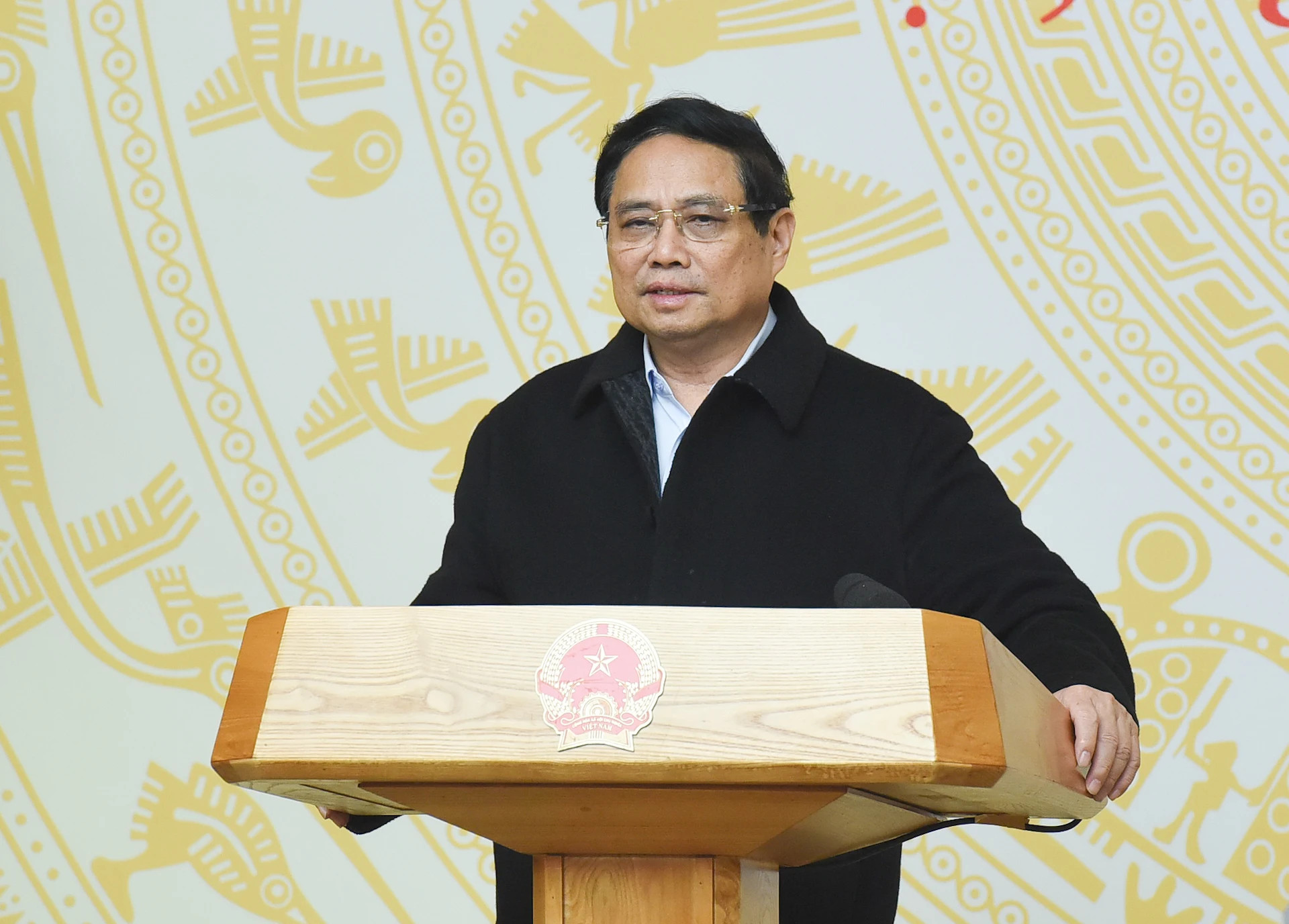 范明正总理发表讲话。