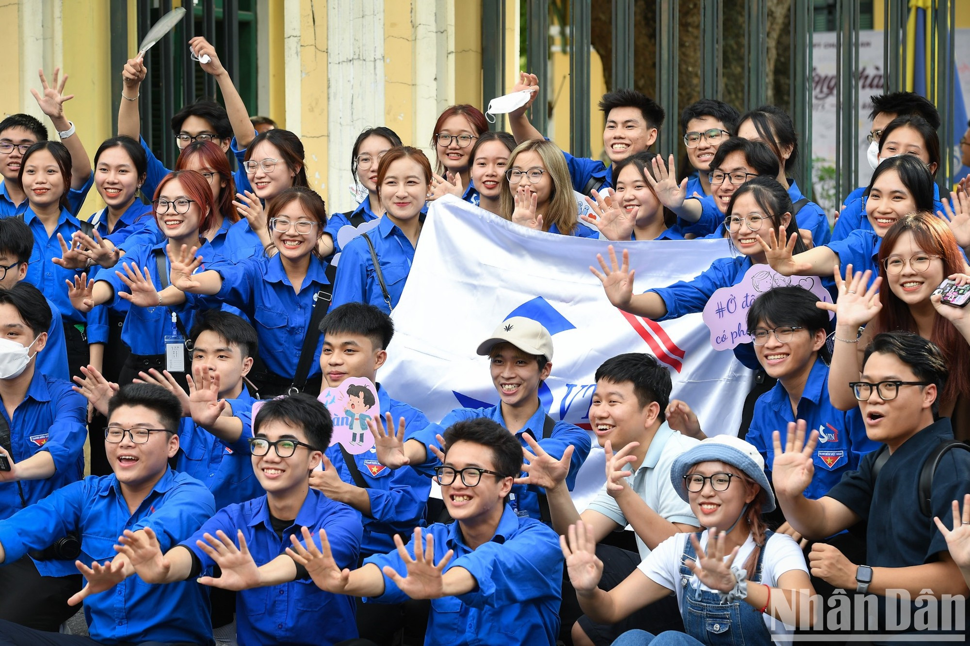 哪里有需要哪里就有青年,哪里有困难哪里就有青年。在整个2023年考试季,团员、青年和大学生都展现了这种精神。 哪里有需要哪里就有青年,哪里有困难哪里就有青年。在整个2023年考试季,团员、青年和大学生都展现了这种精神。