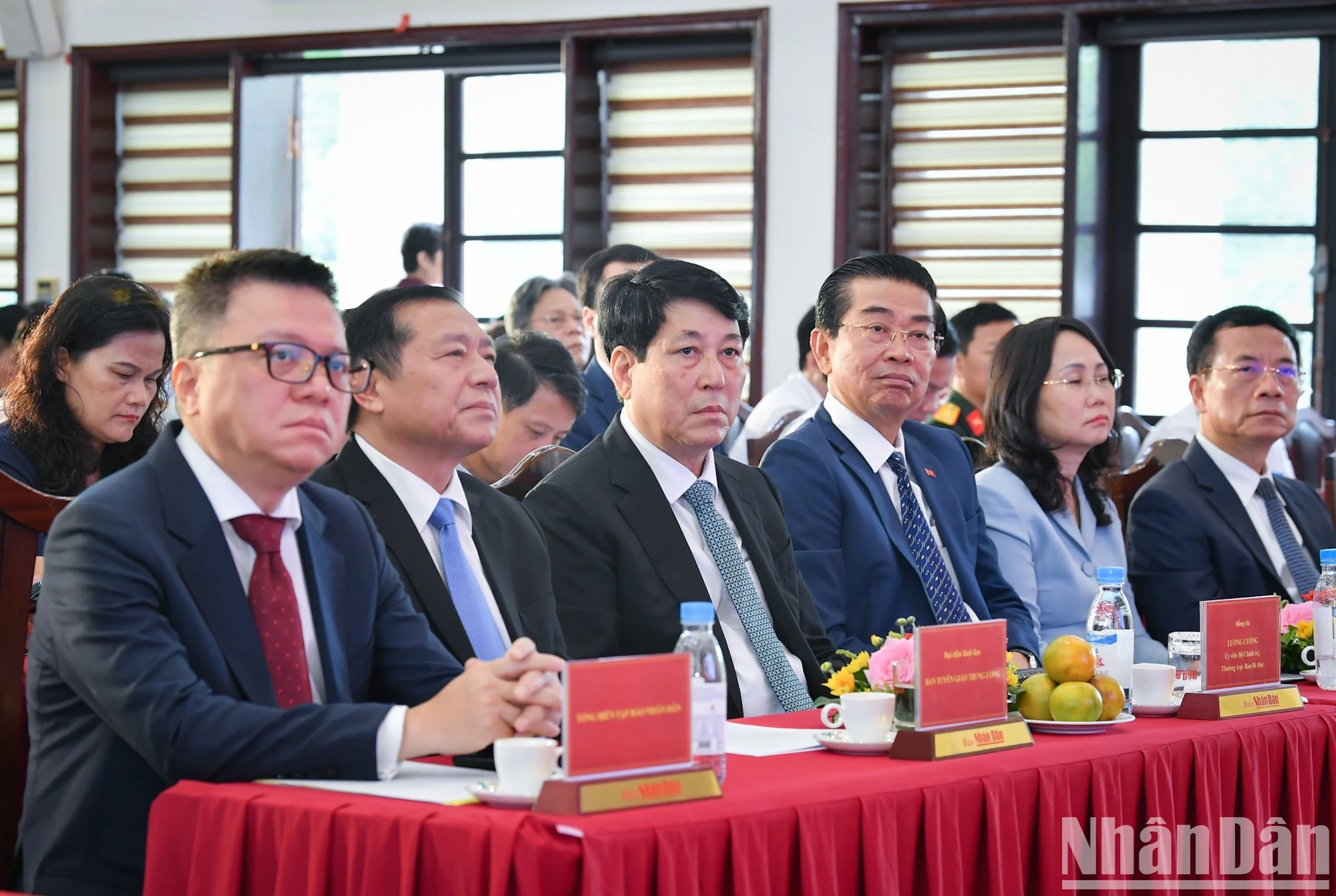 越共中央政治局委员、中央书记处常务书记梁强大将出席开通仪式并发表指导性讲话。 越共中央政治局委员、中央书记处常务书记梁强大将出席开通仪式并发表指导性讲话。