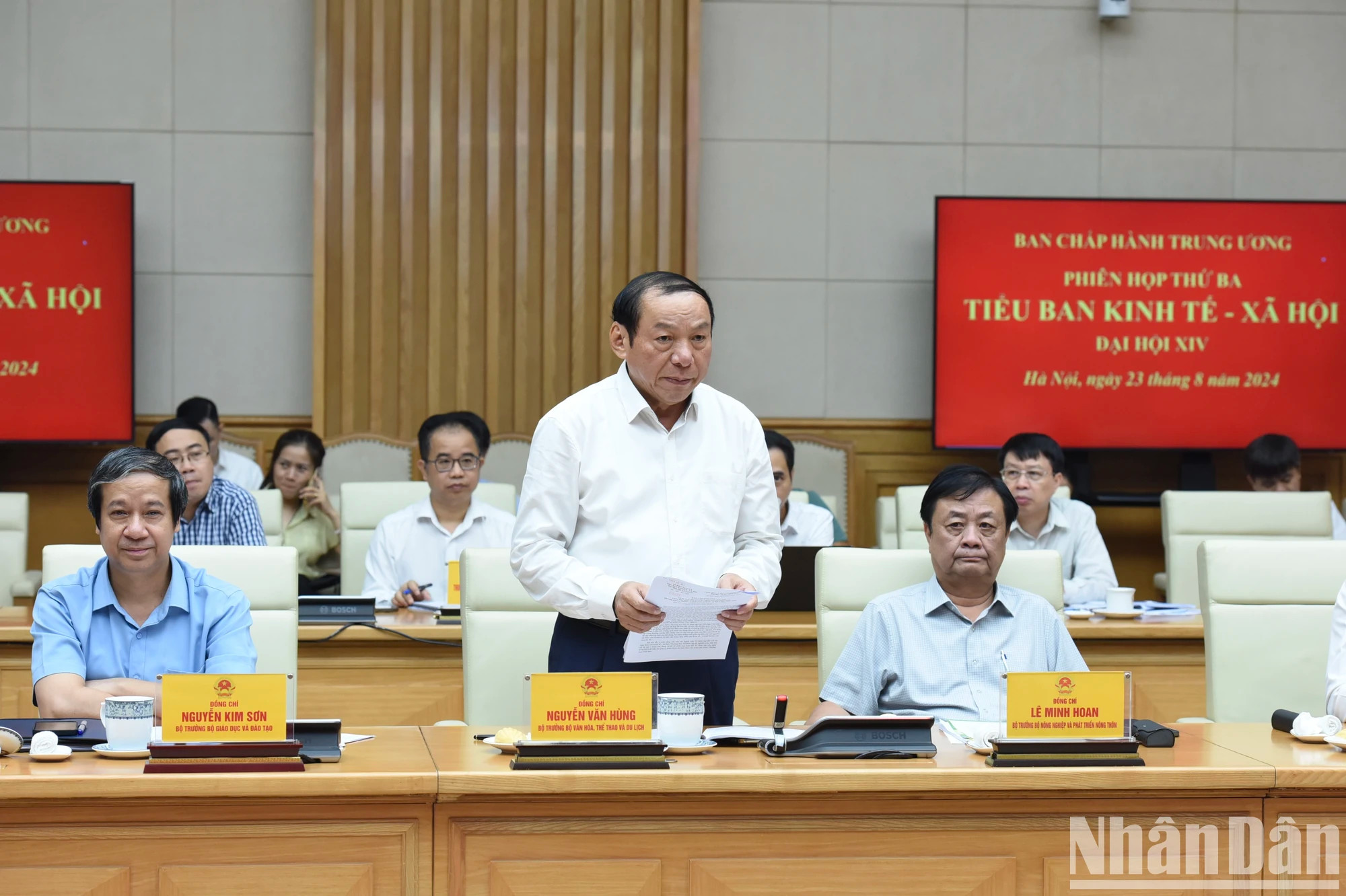 文化体育与旅游部部长阮文雄发表讲话。 文化体育与旅游部部长阮文雄发表讲话。