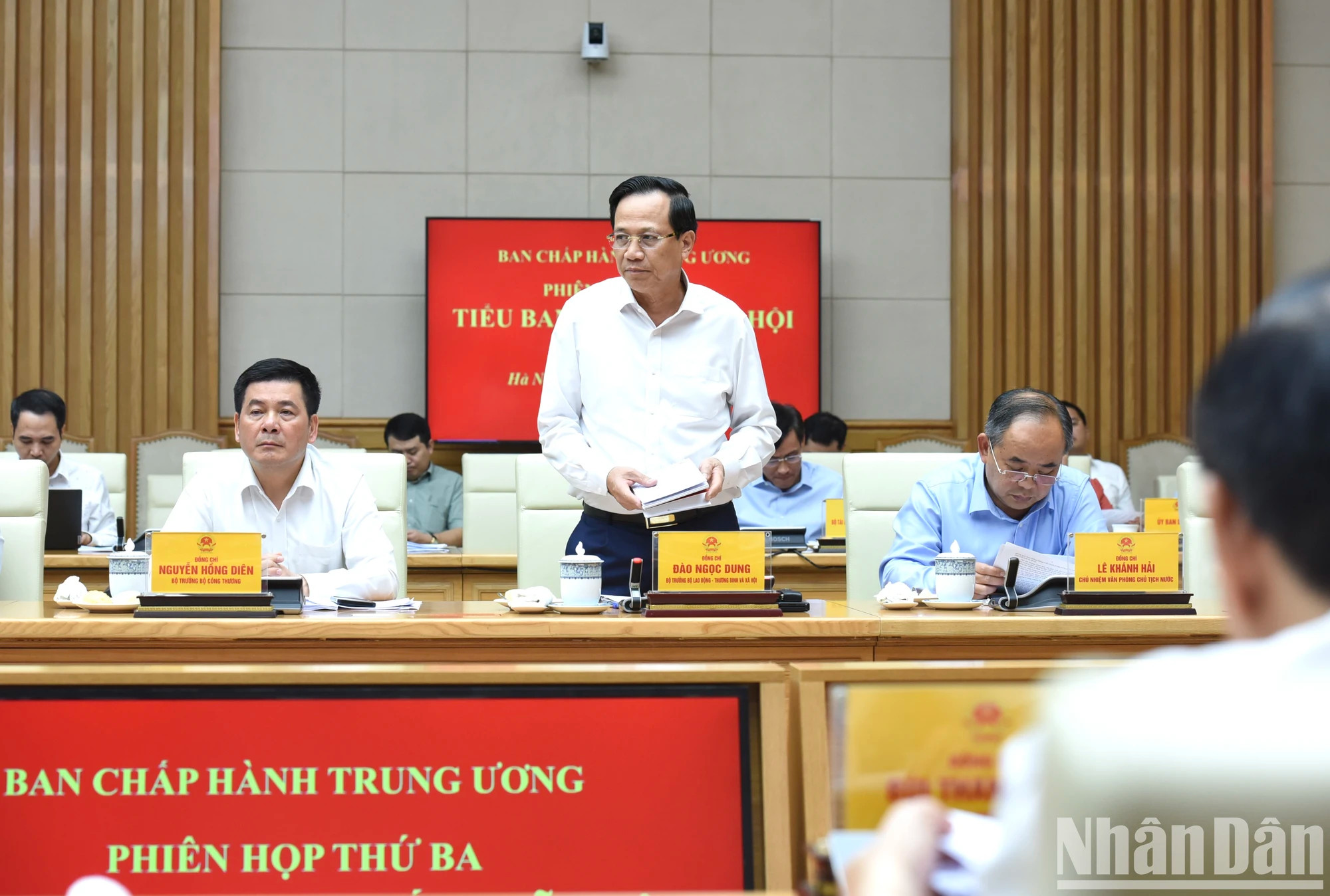 劳动荣军与社会部部长陶玉容发表讲话。 劳动荣军与社会部部长陶玉容发表讲话。