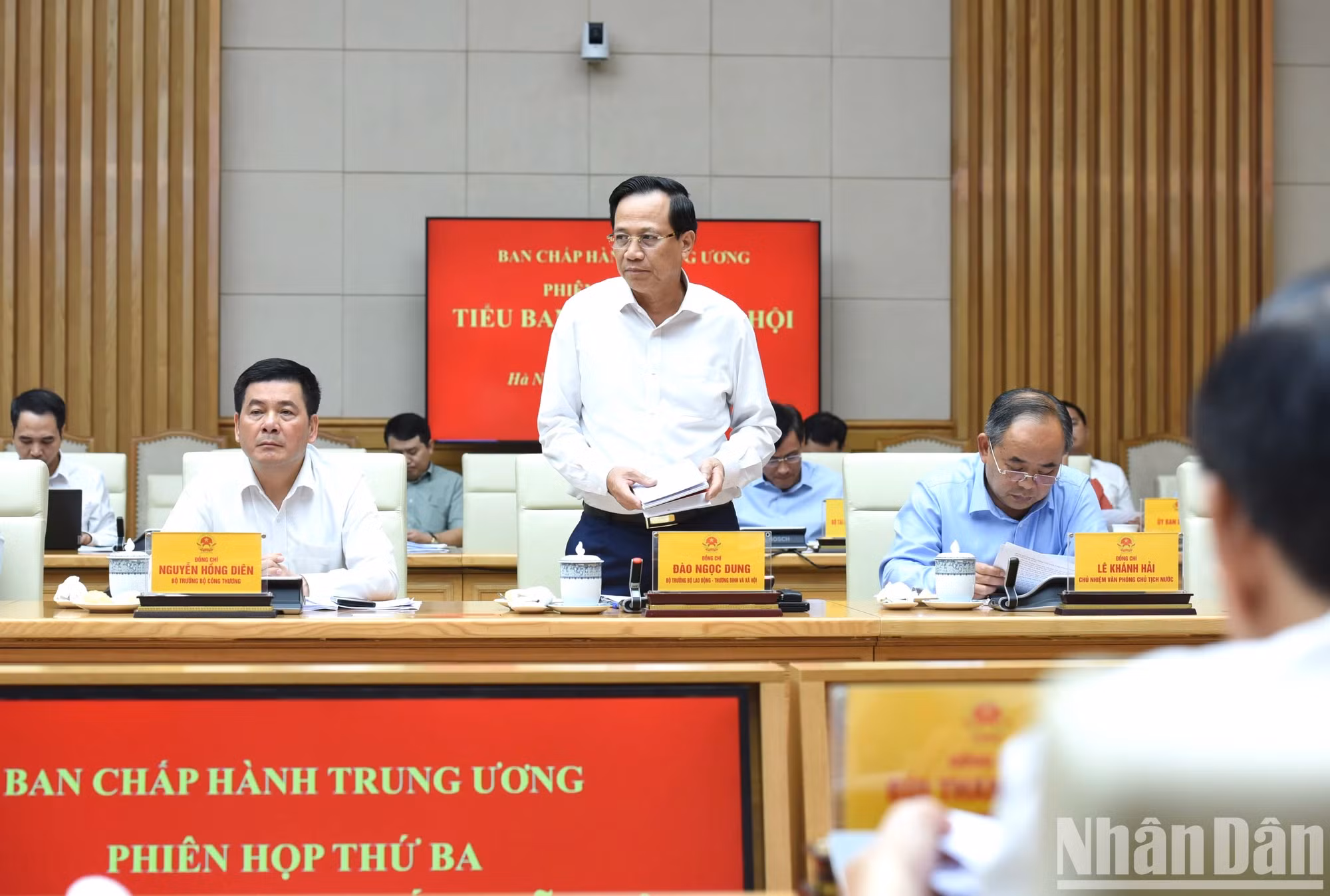 劳动荣军与社会部部长陶玉容发表讲话。