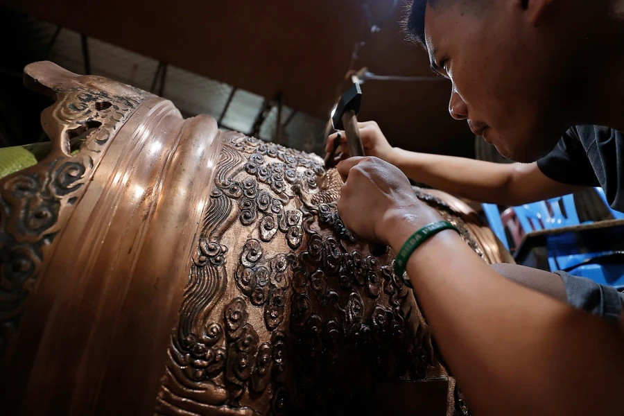 所有生产工序都是手工制作的，要求五舍坊工匠必须具备高超的技艺，才能确保产品的质量。