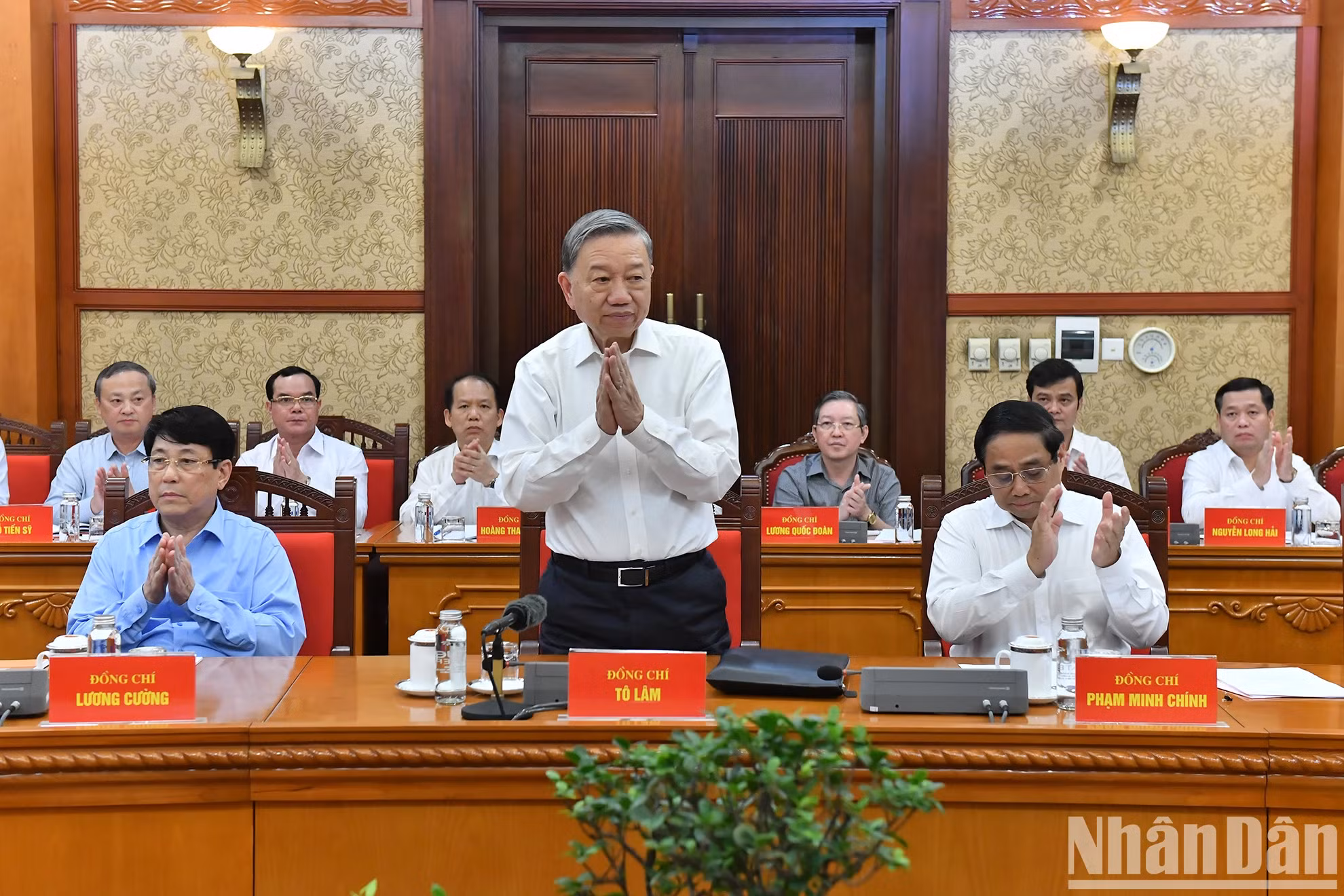 越共中央总书记、国家主席、小组组长苏林主持会议。