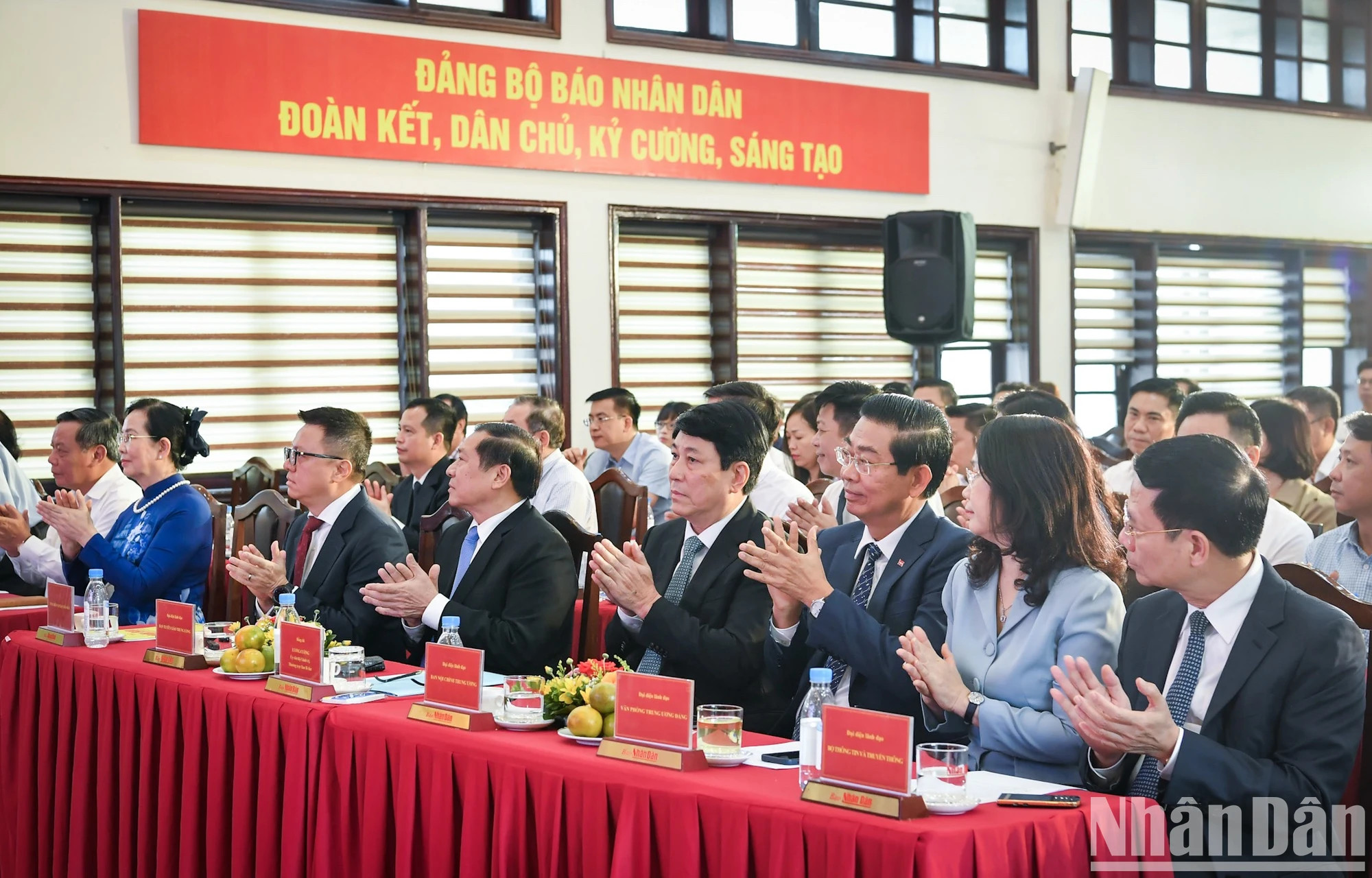 与会代表。 与会代表。