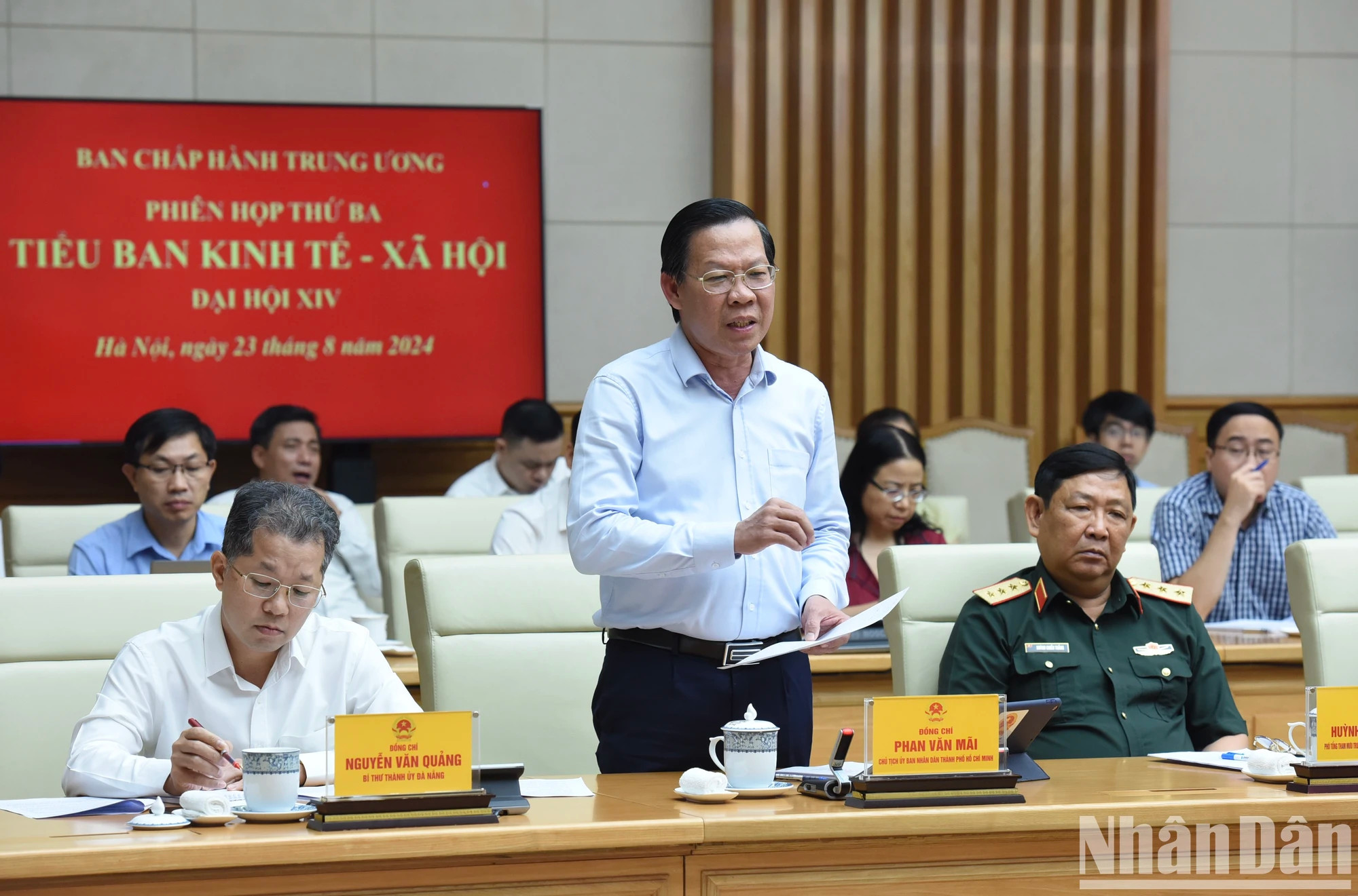 胡志明市人民委员会主席潘文买发表讲话。 胡志明市人民委员会主席潘文买发表讲话。