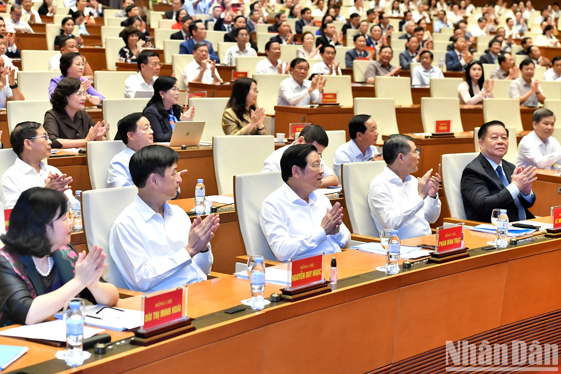 党和国家领导人与会。