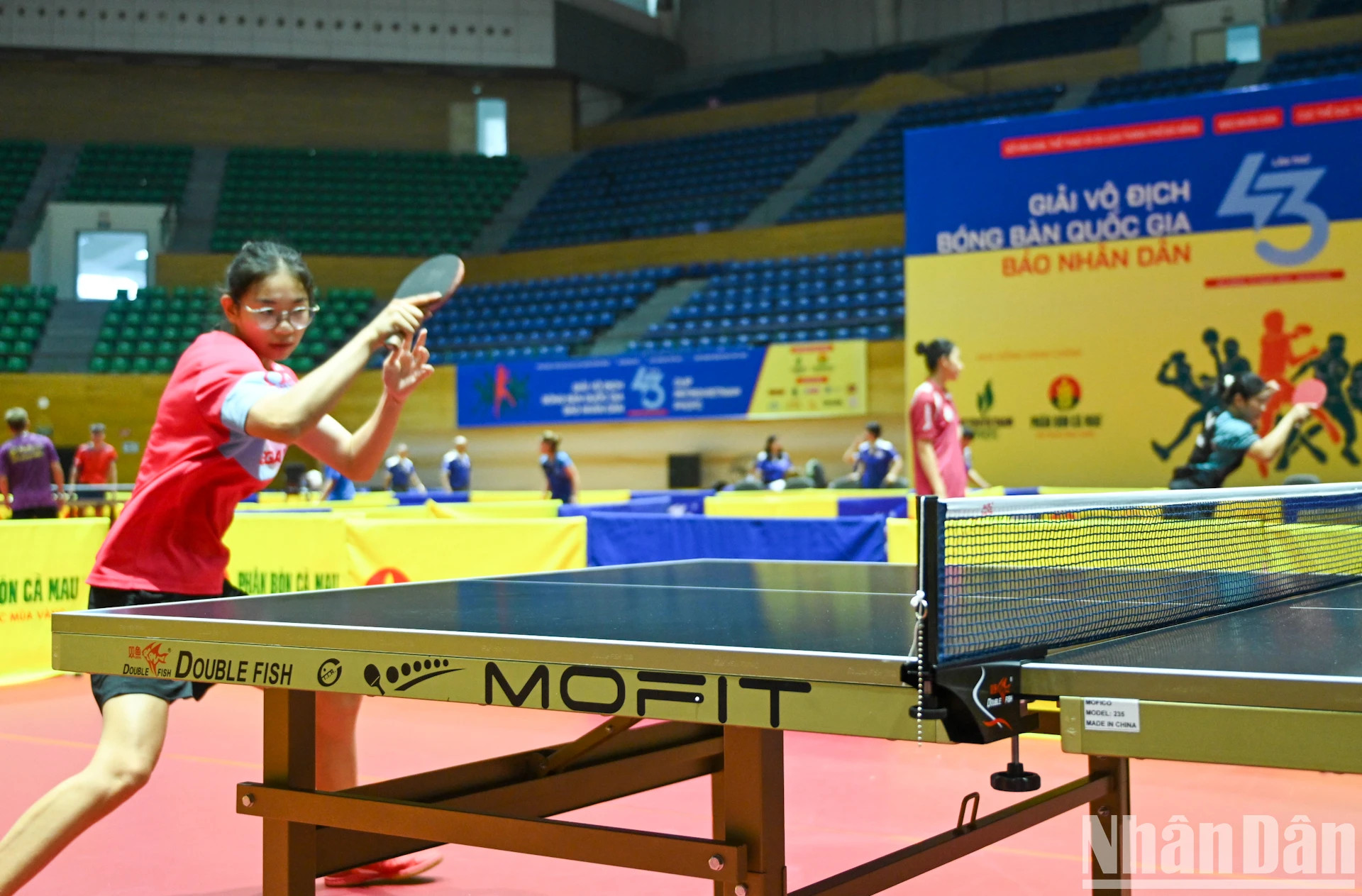 参赛选手热身。