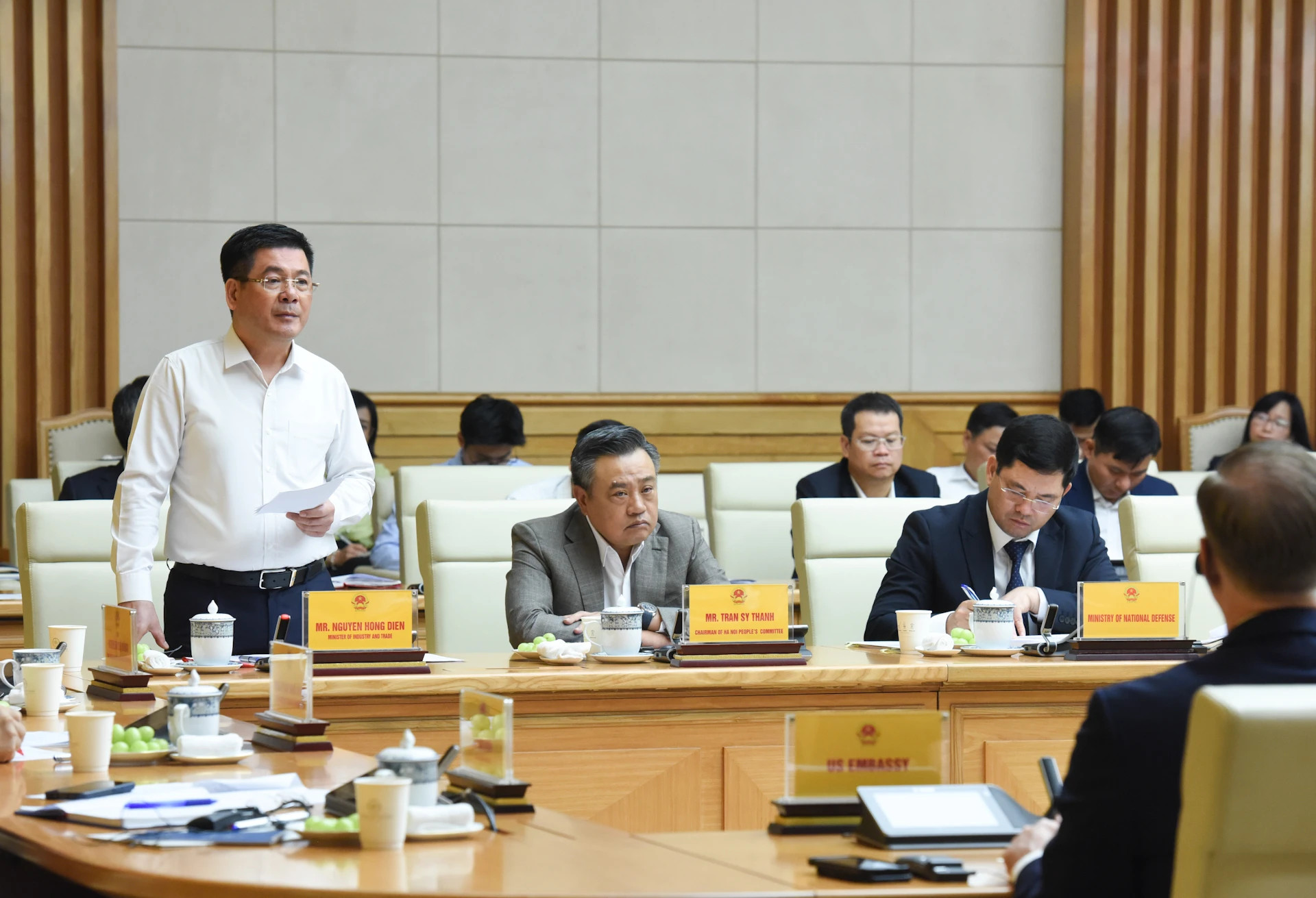 工贸部部长阮鸿延致辞。