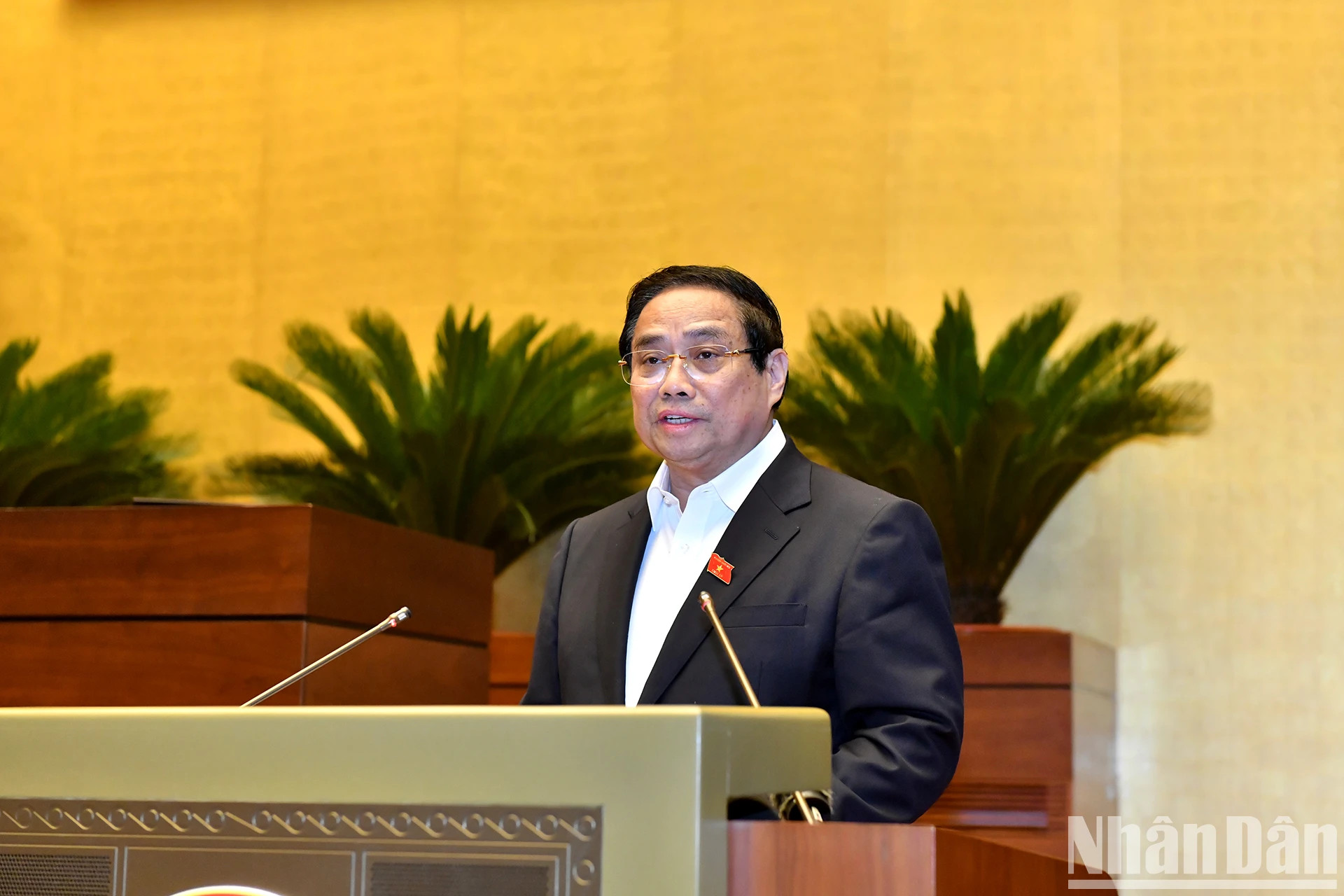 政府总理范明正作报告。