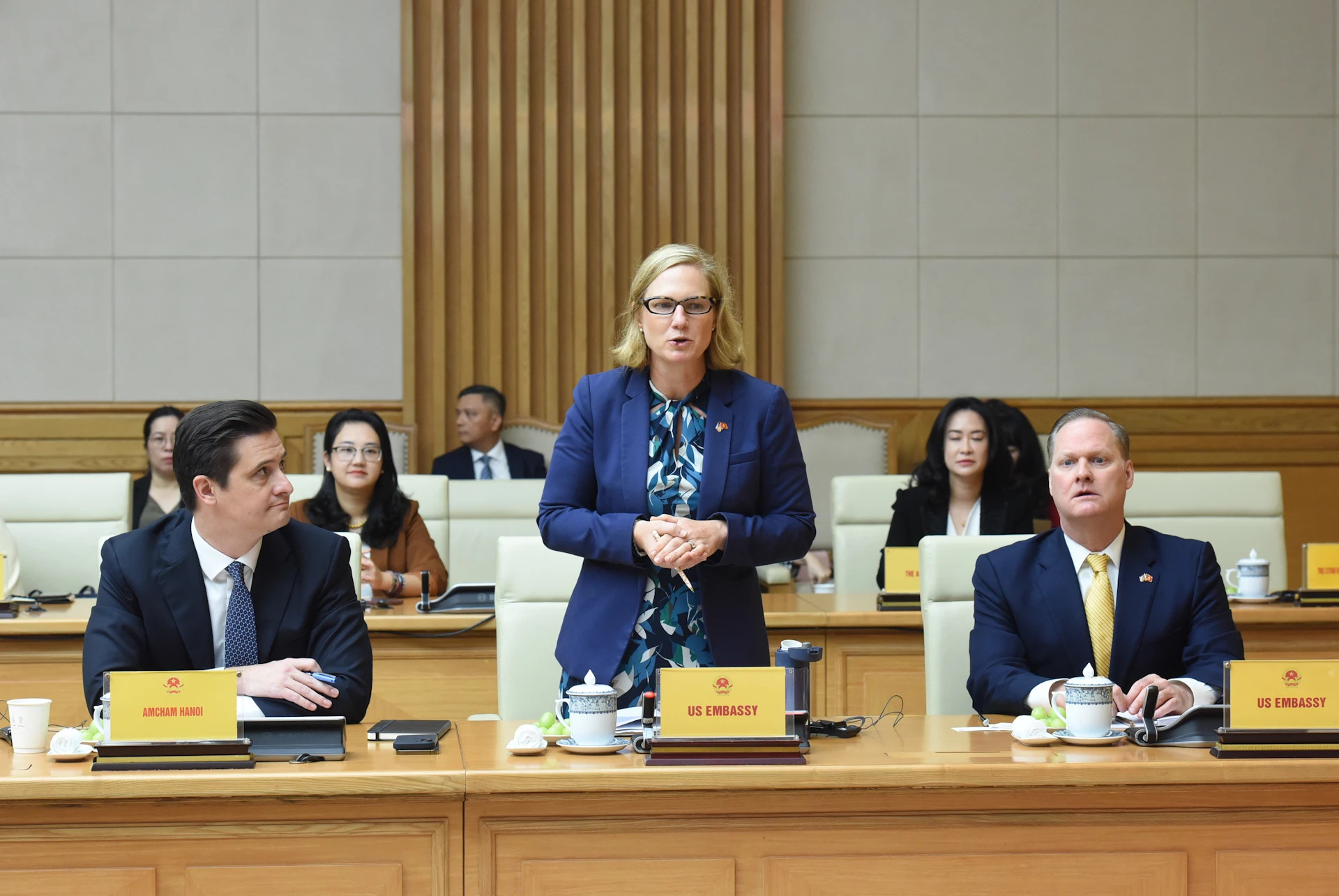 美国驻越南大使馆官员致辞。