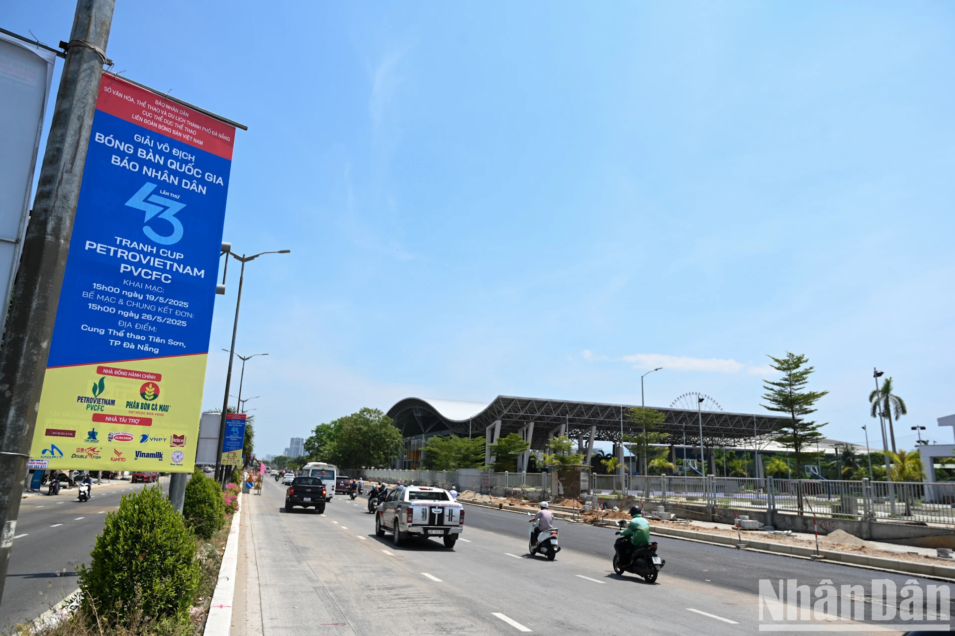 5月19日下午15时，第43届《人民报》全国乒乓球锦标赛——“越南国家石油集团-PVCFC杯”正式开赛，比赛在越南中央电视台8号频道直播。