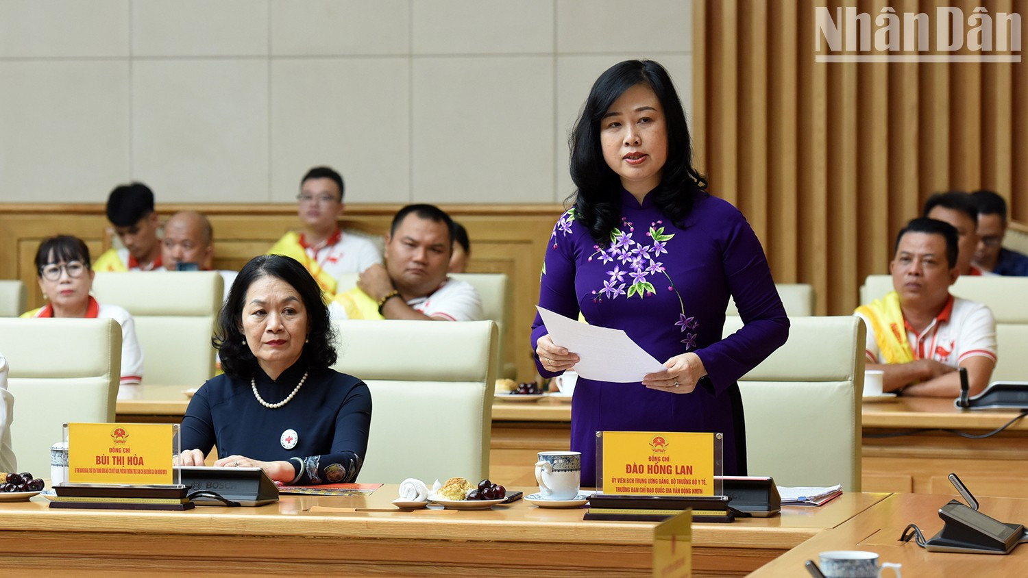 卫生部部长陶红兰致辞。