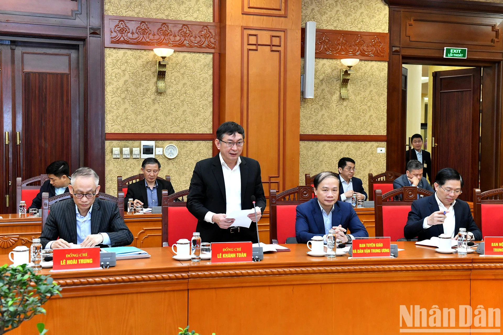 2025年越共中央政治局、中央书记处工作计划部署会议场景。 2025年越共中央政治局、中央书记处工作计划部署会议场景。