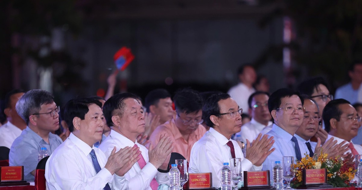 党和国家领导人出席“凯歌永响”电视连线节目【组图】