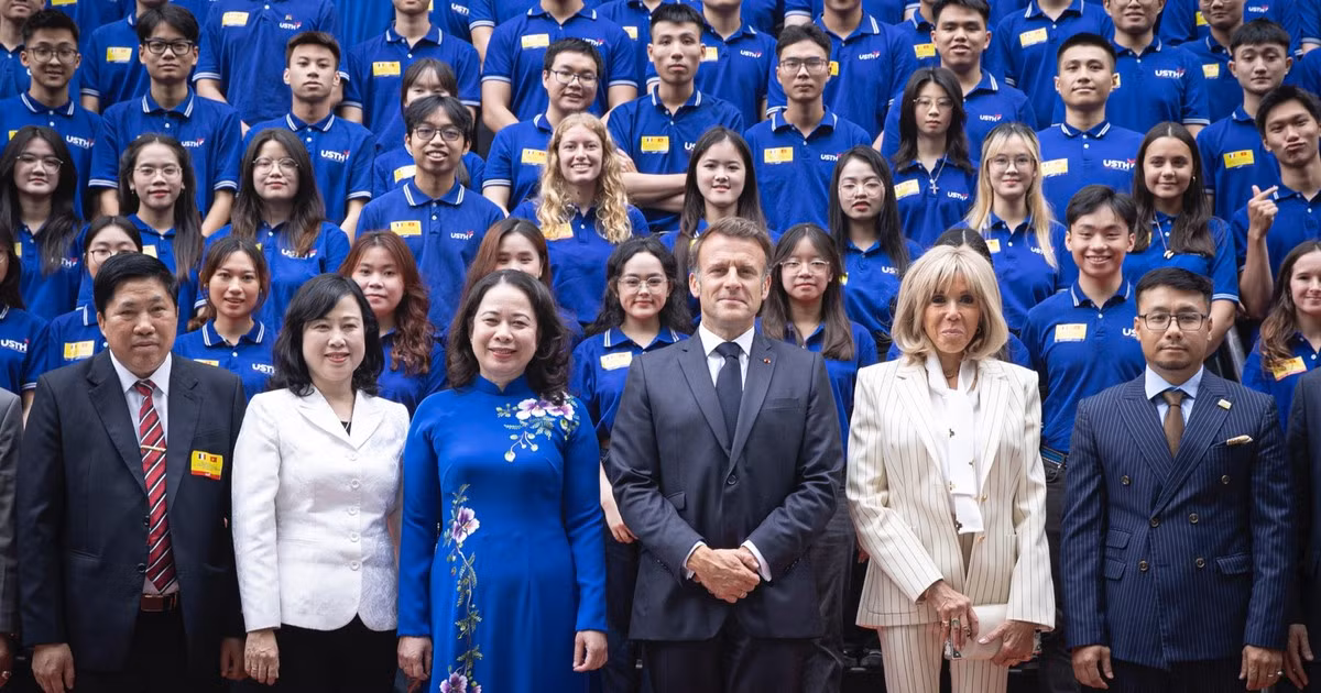 越南国家副主席武氏映春和法国总统马克龙及夫人访问河内科技大学