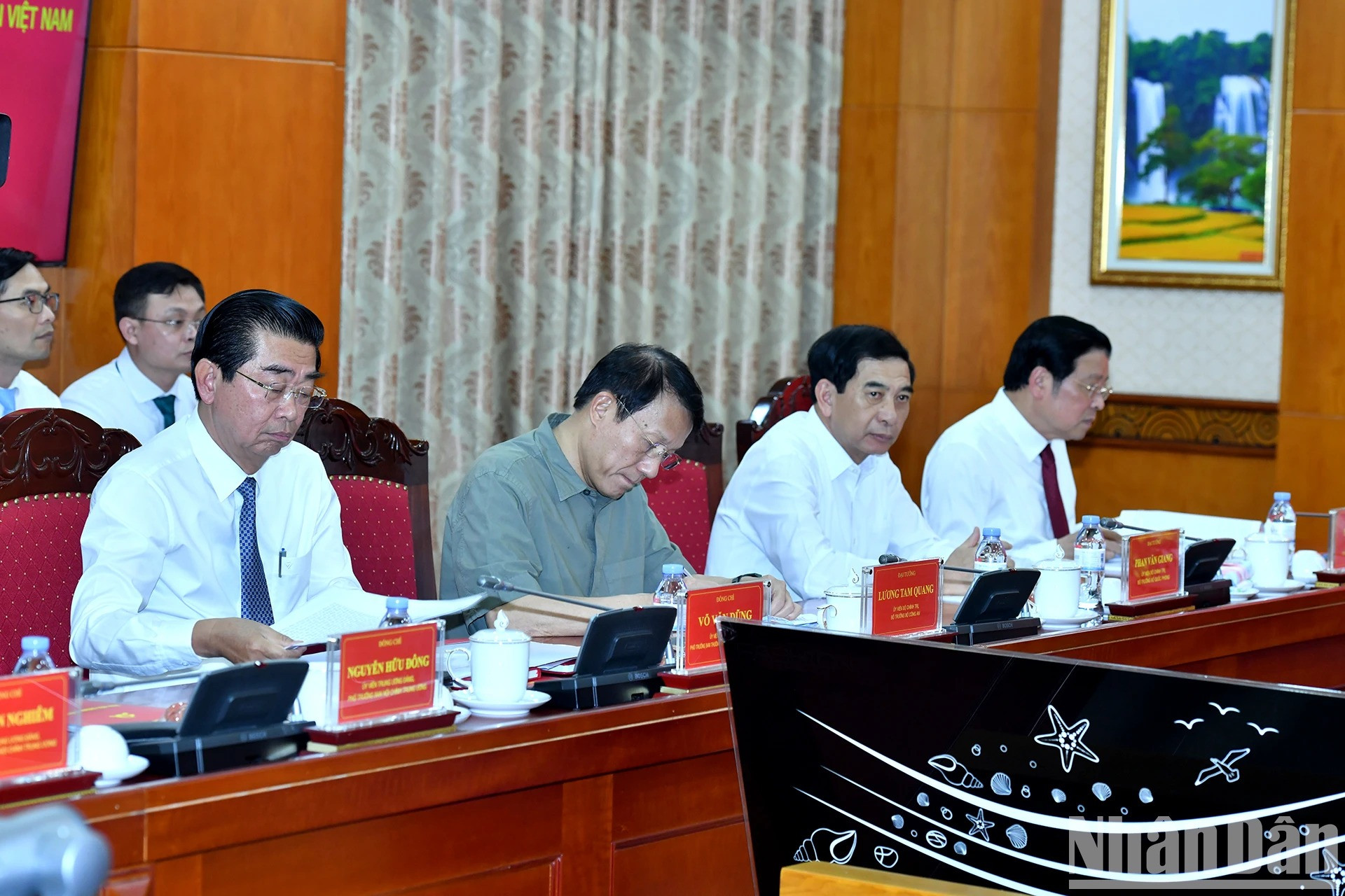 出席会议的代表们。