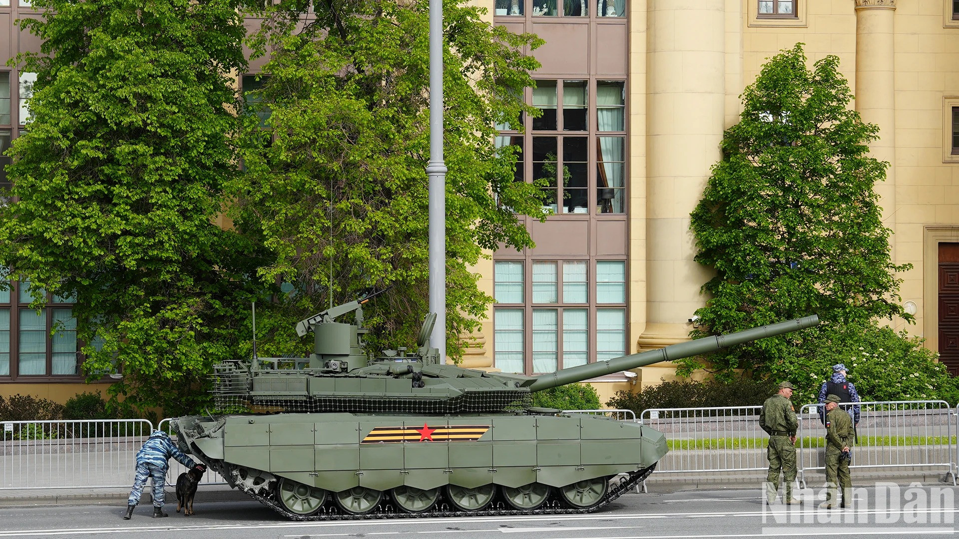 参加阅兵彩排的俄罗斯军队现代化武器装备。