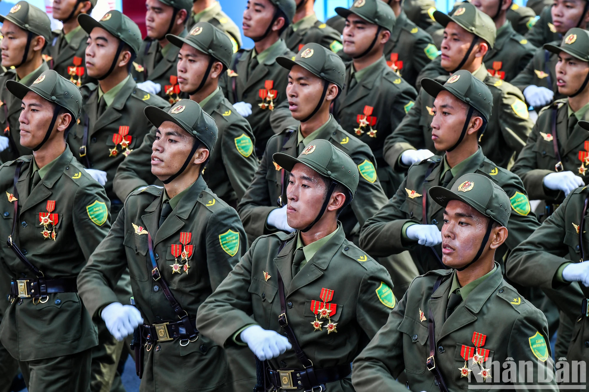 在国家级阅兵游行总彩排中，武装力量共组成38个方队（包括军队和民兵25个方队，公安力量13个方队），另有12个方队由各群众组织代表组成。