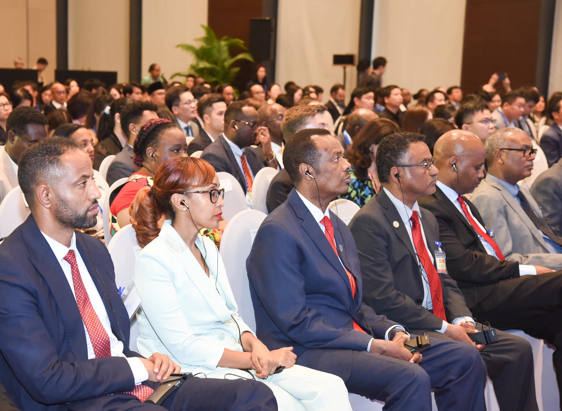 出席闭幕式的代表。