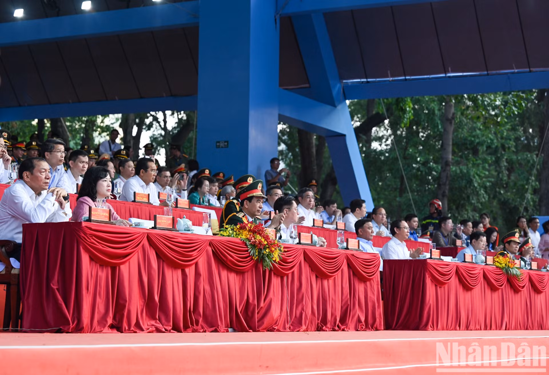 越共中央政治局委员、中央书记处常务书记陈锦绣及多位党和国家领导人出席了总彩排。