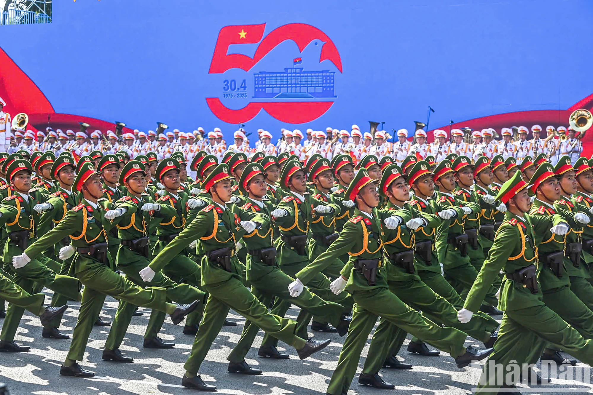 在国家级阅兵游行总彩排中，武装力量共组成38个方队（包括军队和民兵25个方队，公安力量13个方队），另有12个方队由各群众组织代表组成。