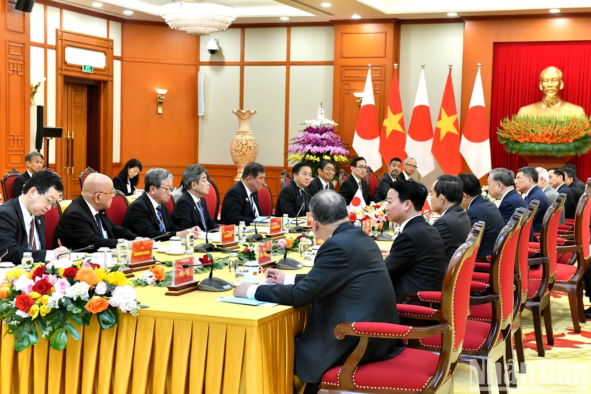 日本首相石破茂和日方代表出席会见。 日本首相石破茂和日方代表出席会见。