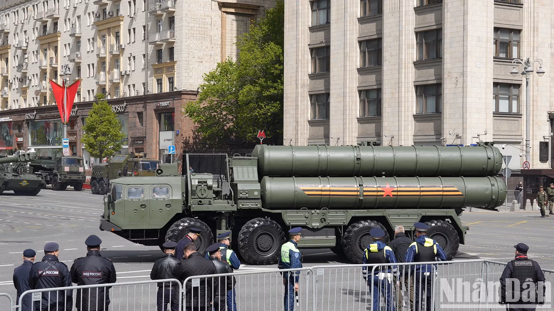 参加阅兵彩排的俄罗斯军队现代化武器装备。