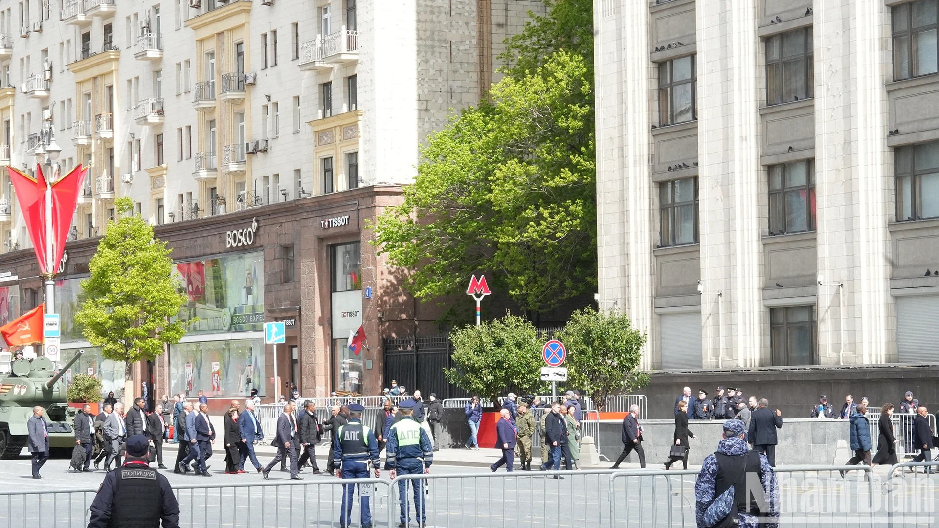 众多国际嘉宾抵达红场，出席阅兵全要素彩排。