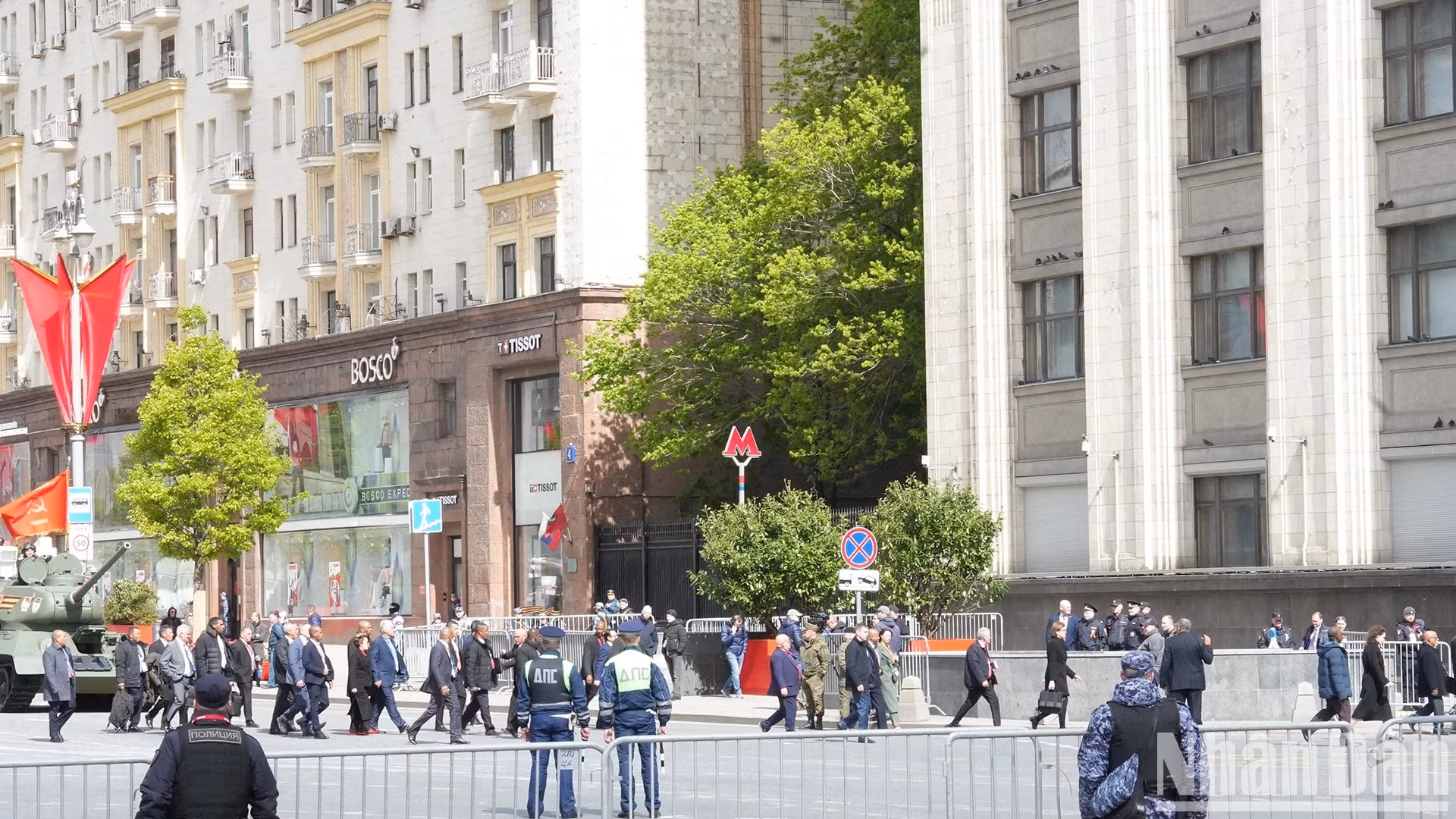 众多国际嘉宾抵达红场，出席阅兵全要素彩排。