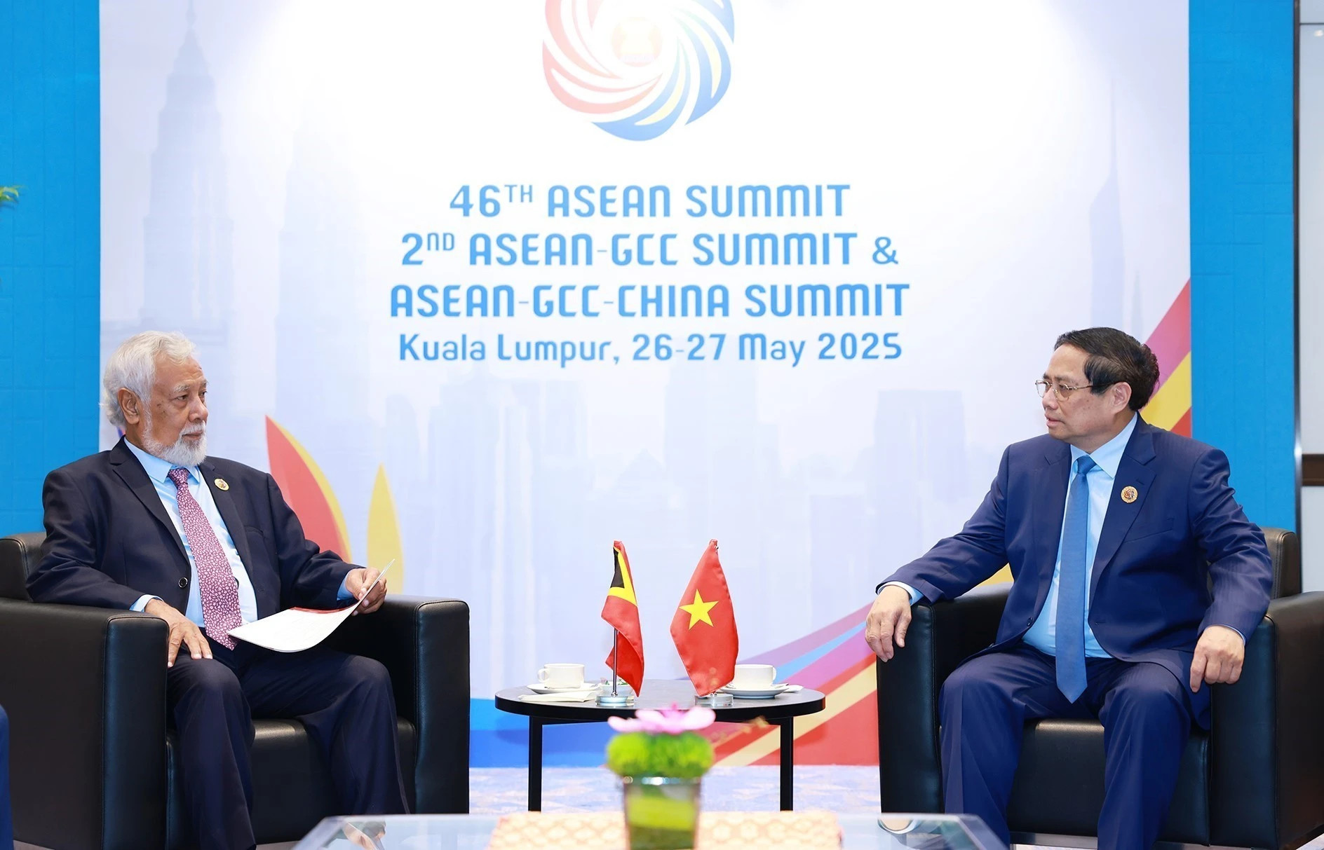 越南政府总理范明正会见东帝汶总理夏纳纳·古斯芒。