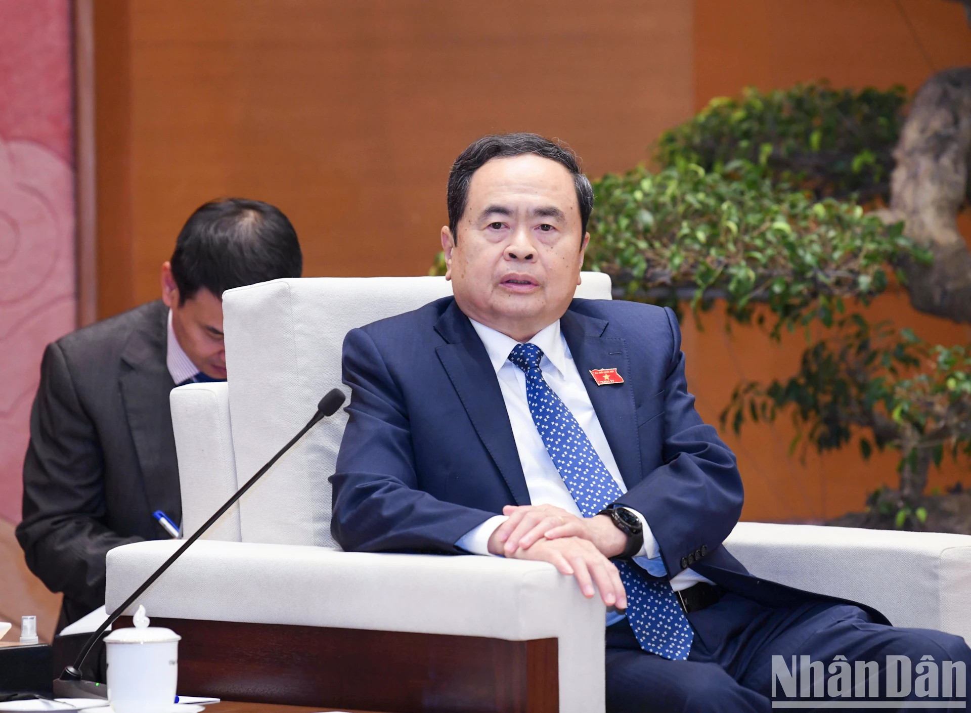 国会主席陈青敏在会见中致辞。