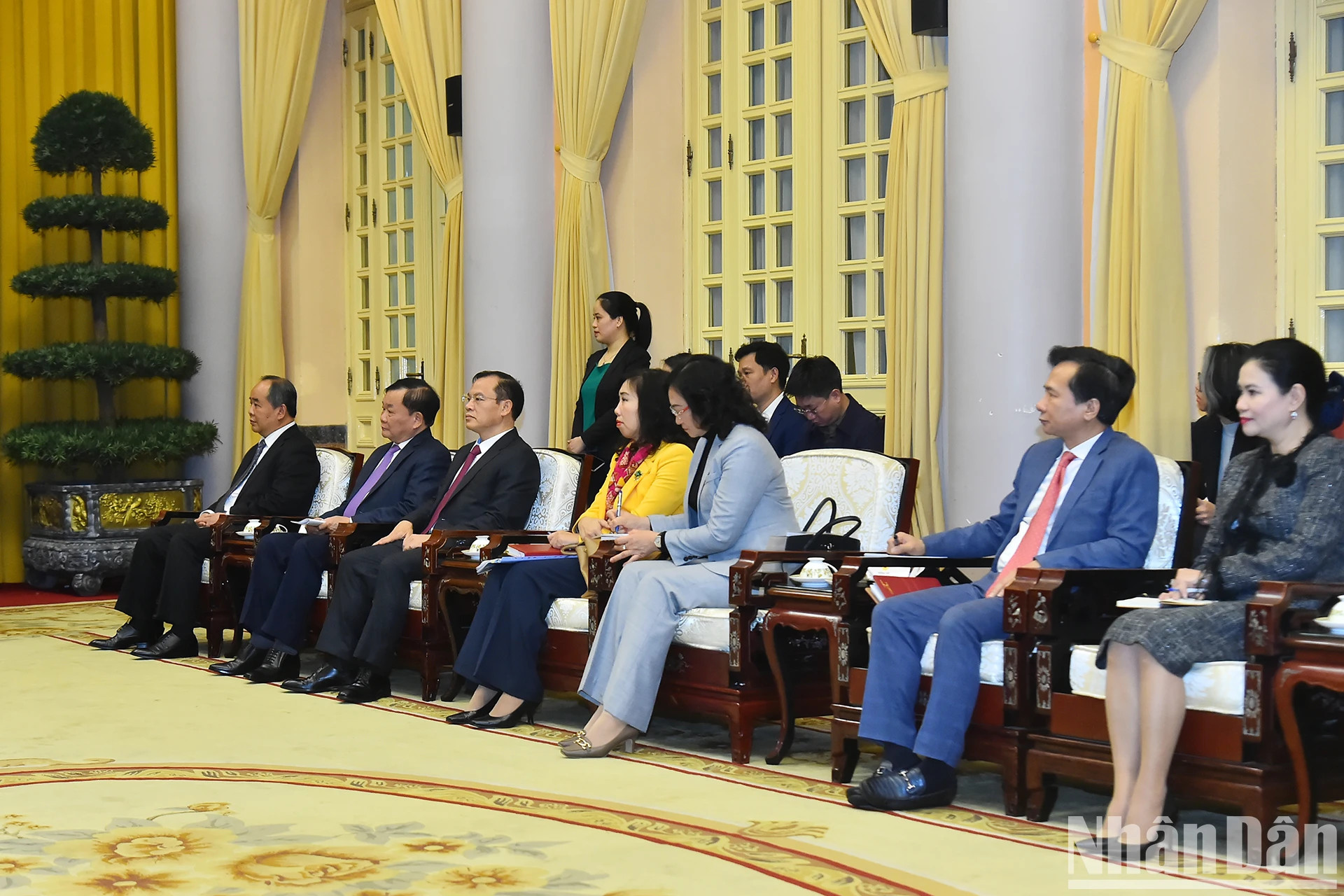 越南代表出席会见。 越南代表出席会见。