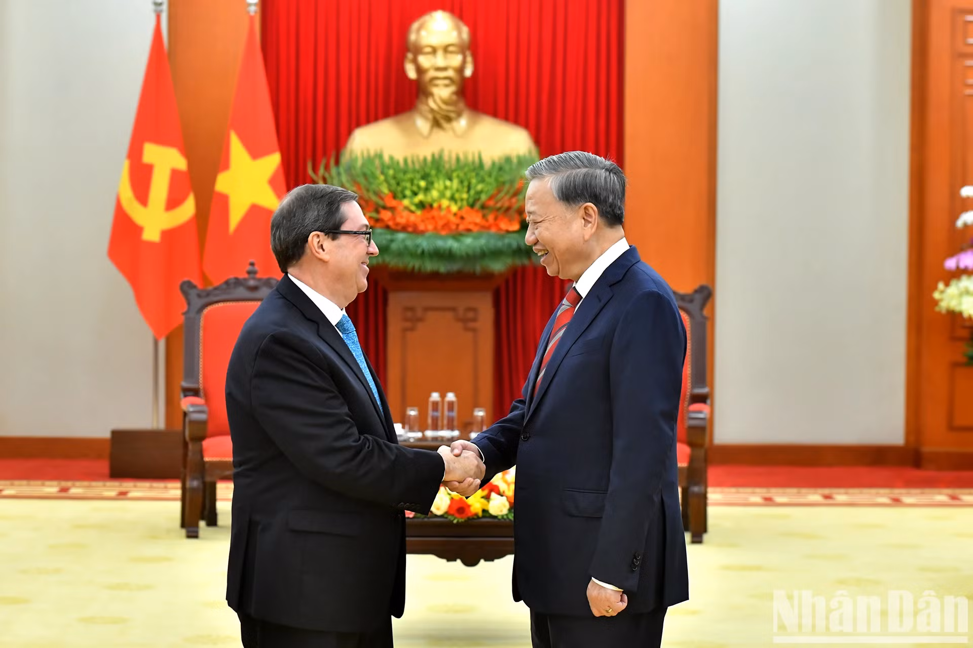 苏林总书记与古巴外交部长布鲁诺·罗德里格斯·帕里利亚。