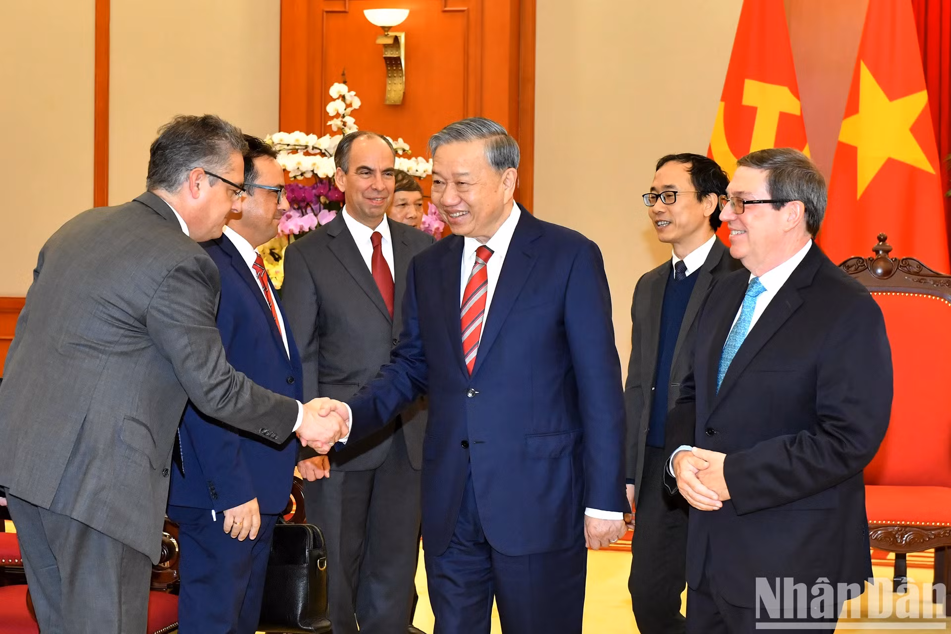 苏林总书记与古巴各位代表。